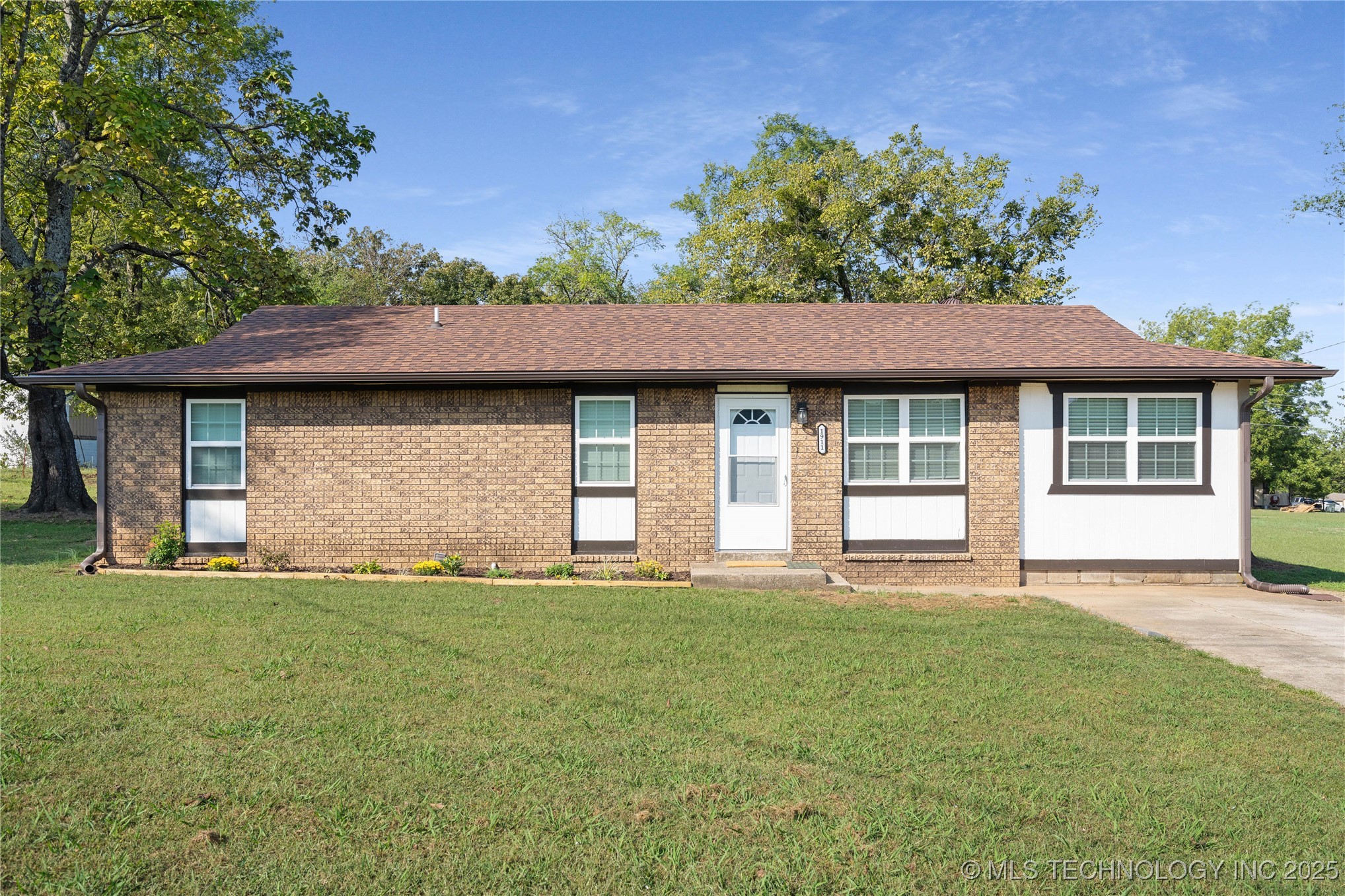 1911 N Maple Street Property Photo 27