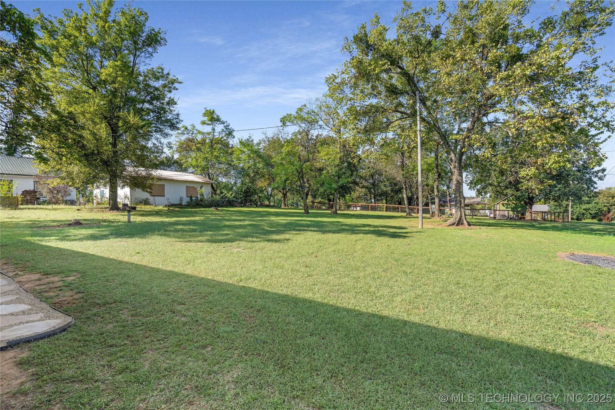 1911 N Maple Street Property Photo 30