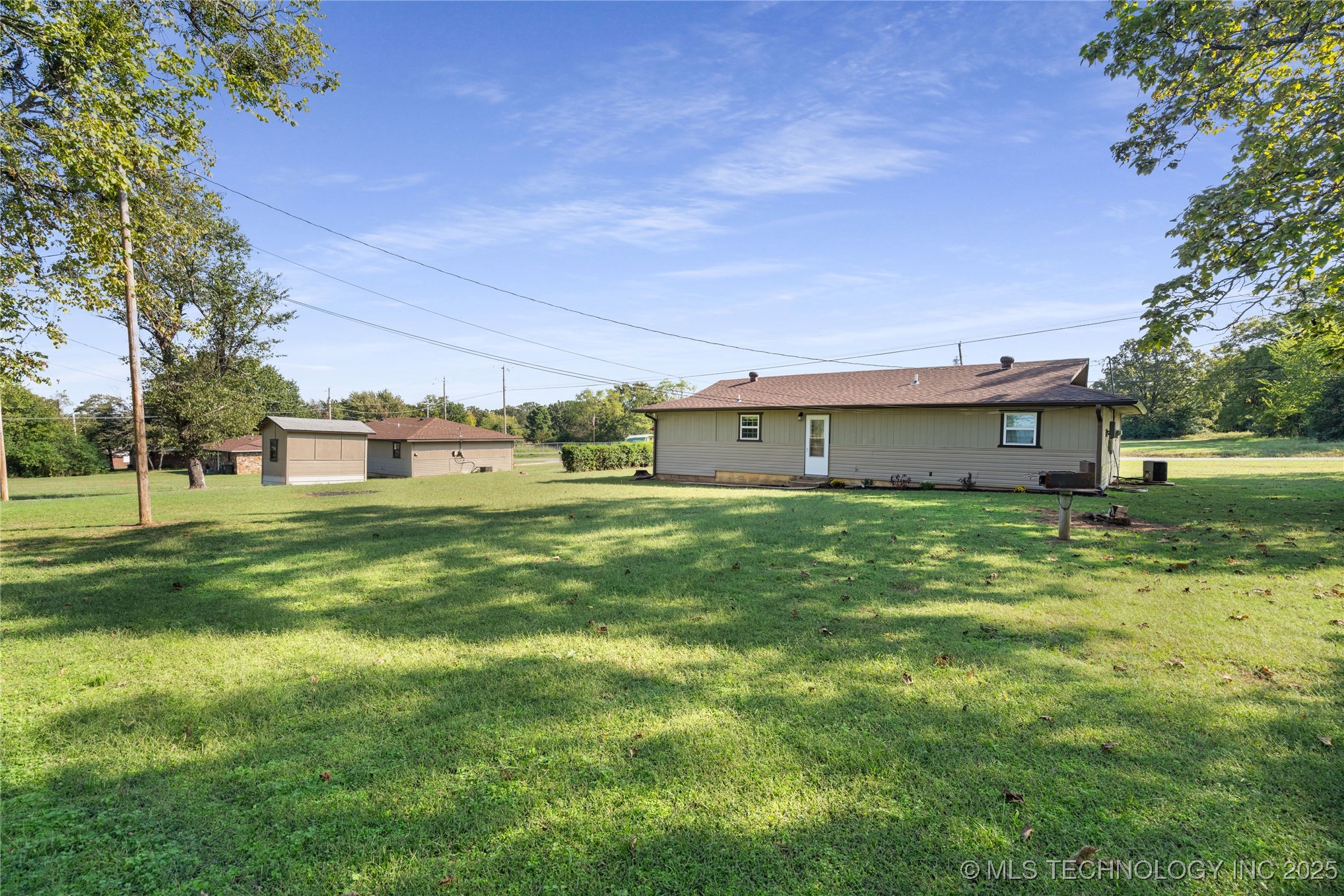 1911 N Maple Street Property Photo 31