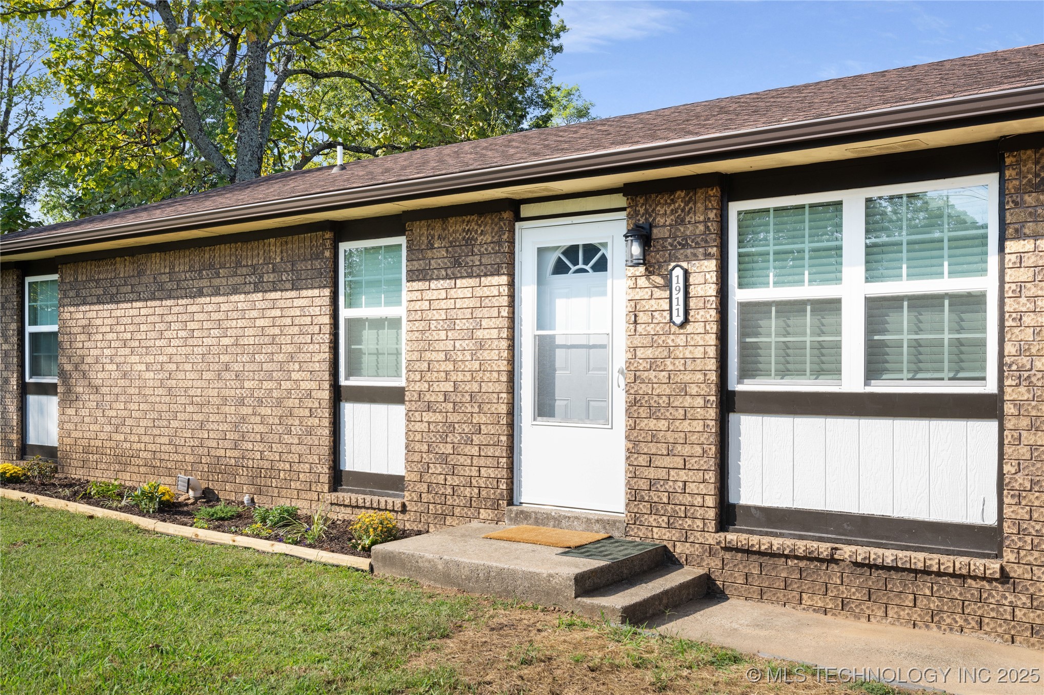 1911 N Maple Street Property Photo 36