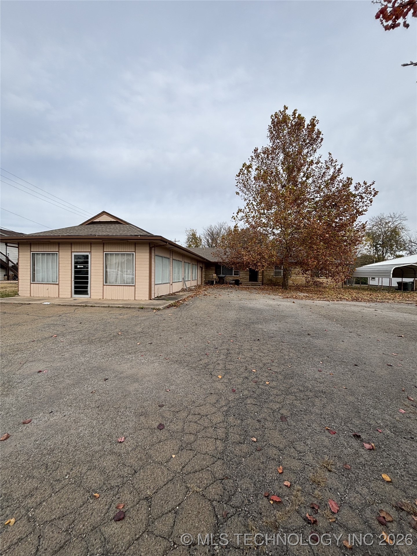 418 W Rogers Boulevard Property Photo 1