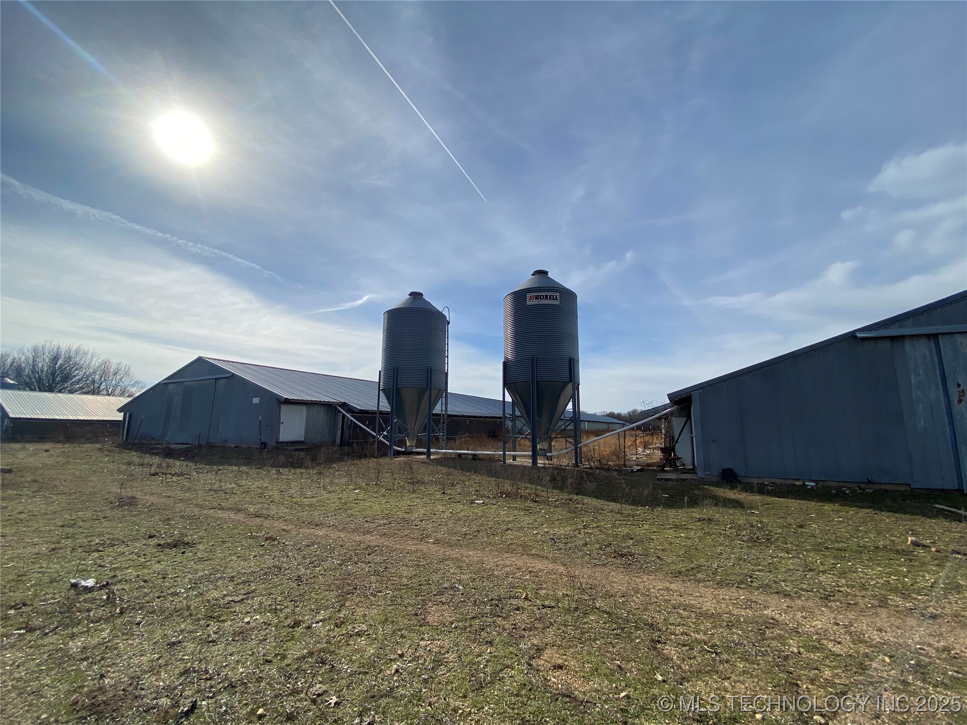 68400 E 330th Road Property Photo 3