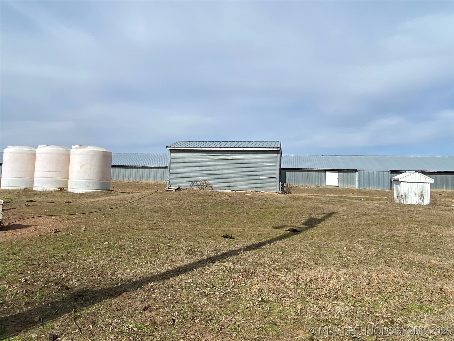 68400 E 330th Road Property Photo 5