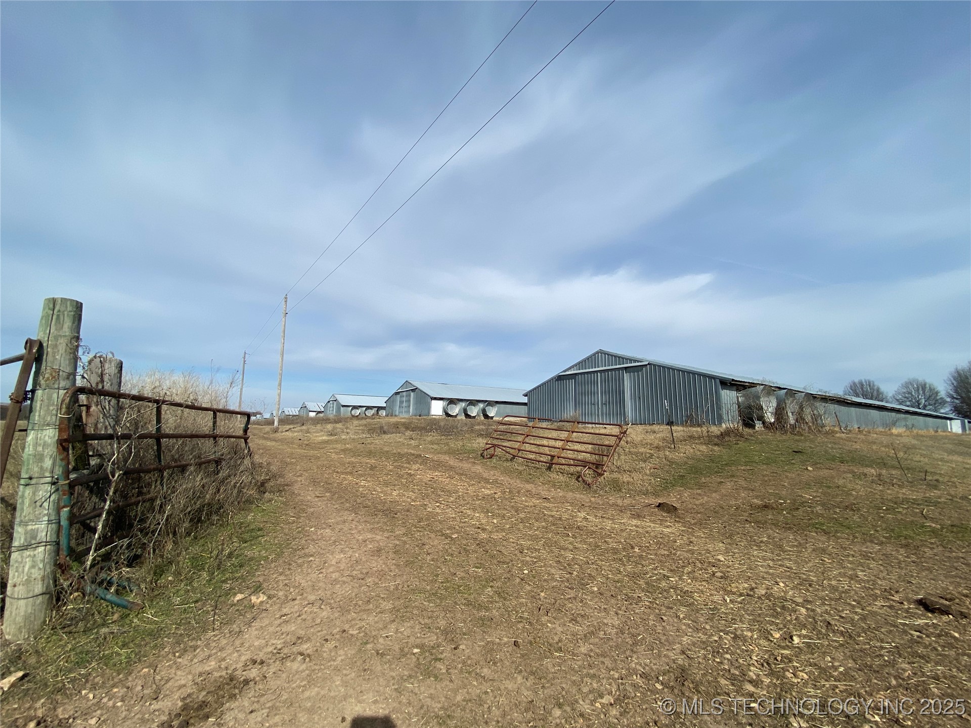 68400 E 330th Road Property Photo 6