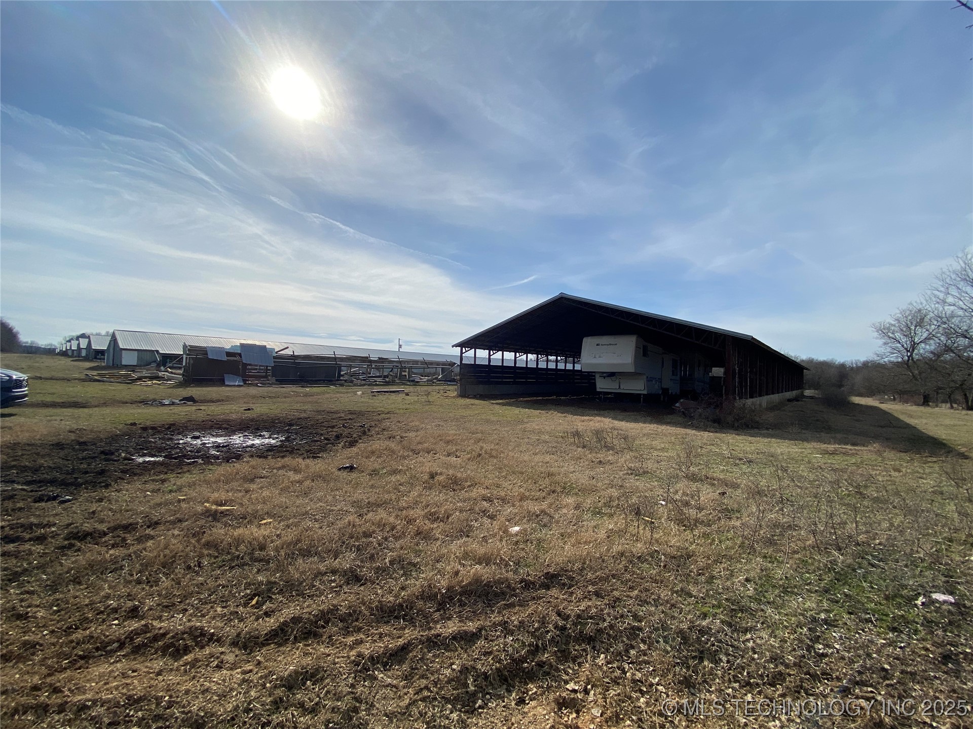 68400 E 330th Road Property Photo 9