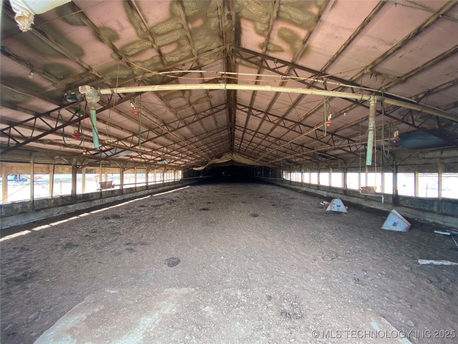 68400 E 330th Road Property Photo 11