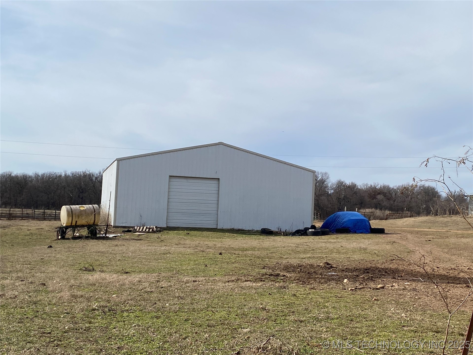 68400 E 330th Road Property Photo 12