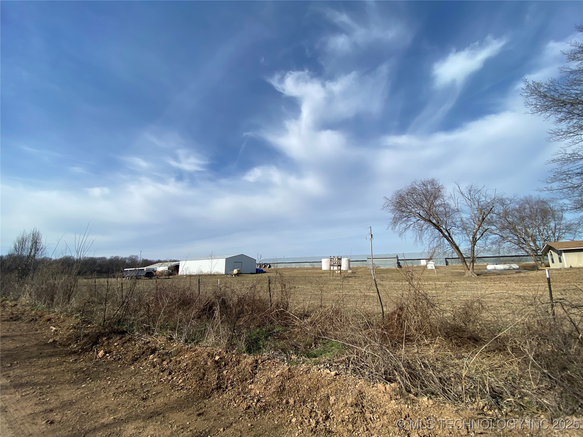 68400 E 330th Road Property Photo 32