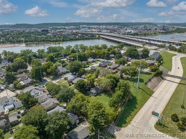 1208 S Indian Avenue Property Photo 4