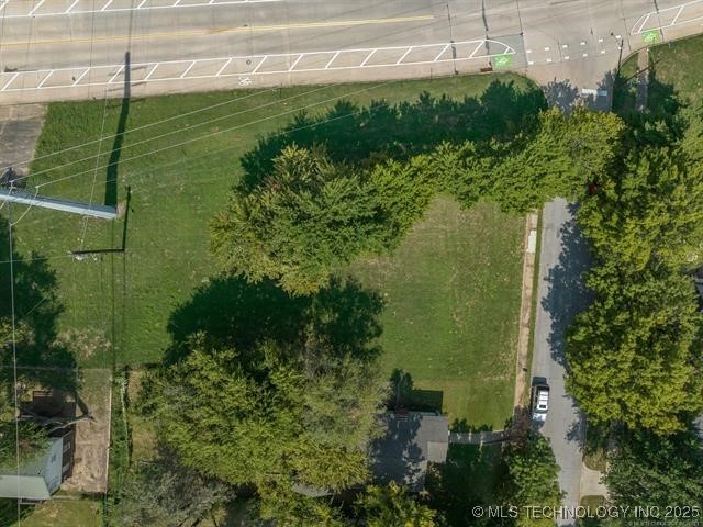 1208 S Indian Avenue Property Photo 9