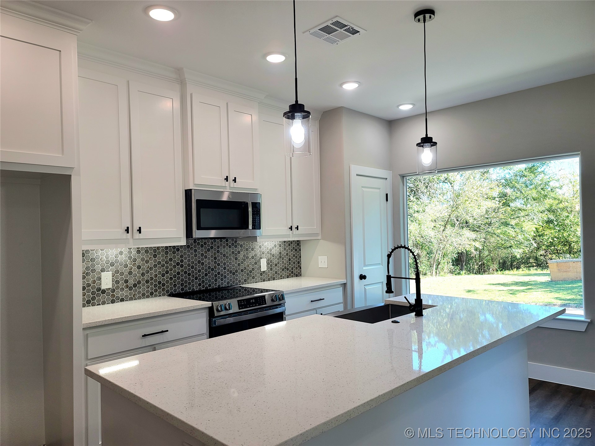 515 Ne 5th Avenue Property Photo 3