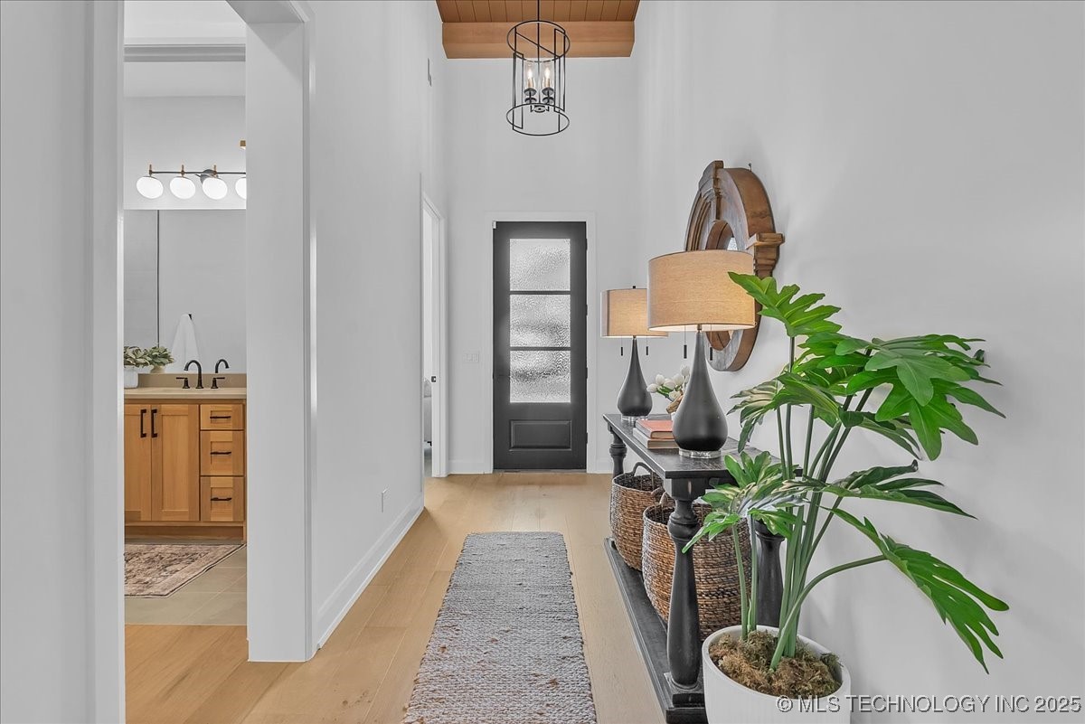 1223 N 71st Place Property Photo 5