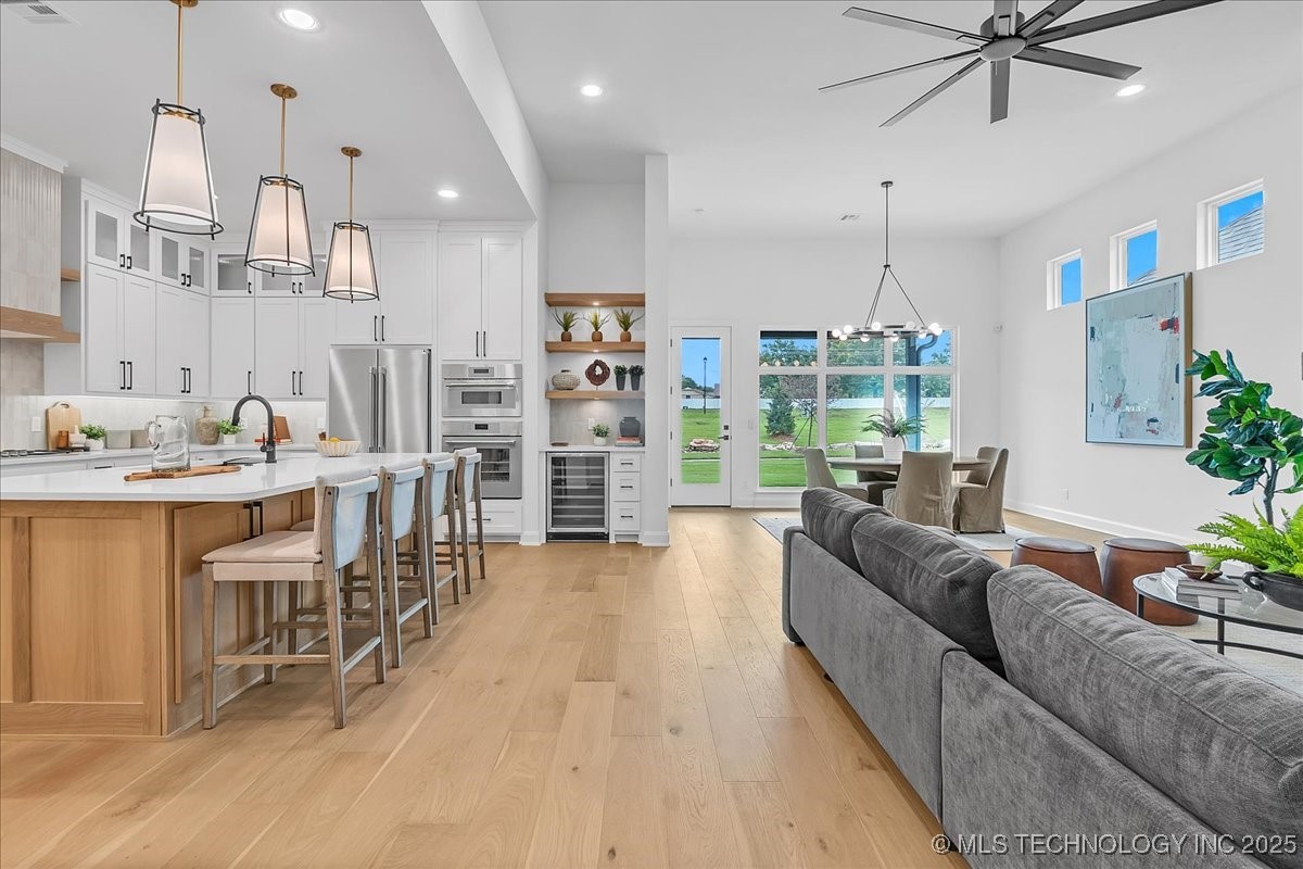 1223 N 71st Place Property Photo 6