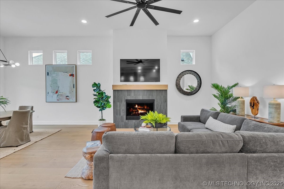 1223 N 71st Place Property Photo 7