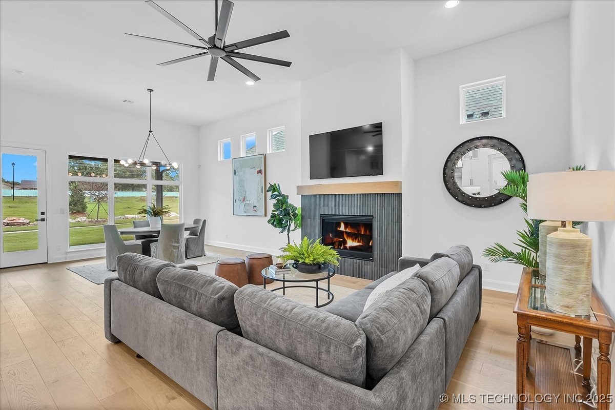 1223 N 71st Place Property Photo 8