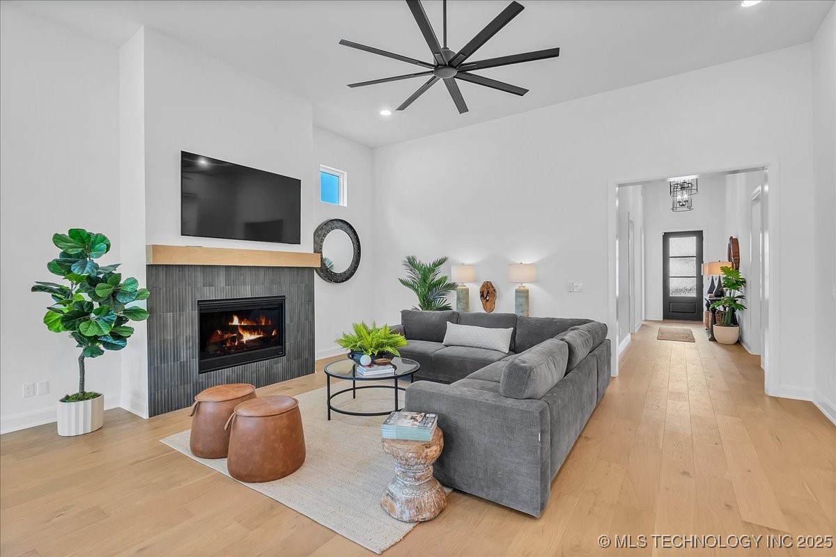 1223 N 71st Place Property Photo 9