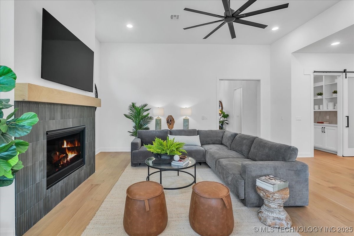 1223 N 71st Place Property Photo 10