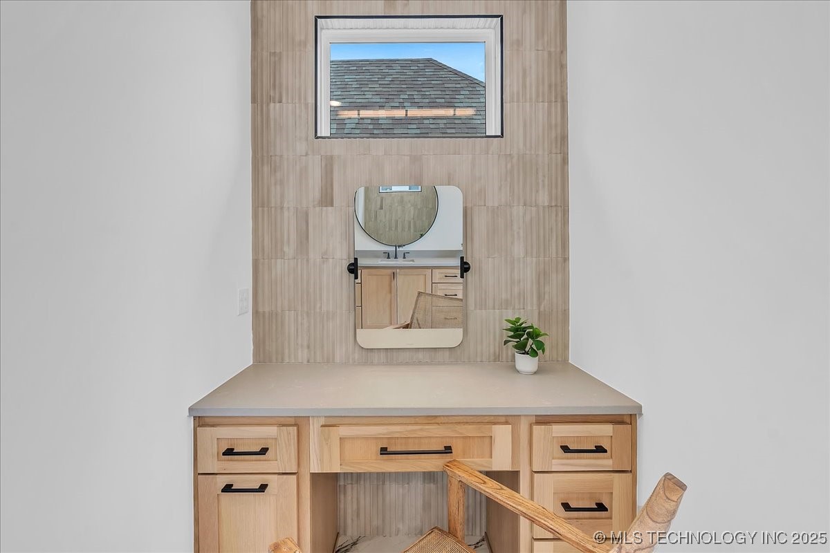 1223 N 71st Place Property Photo 34