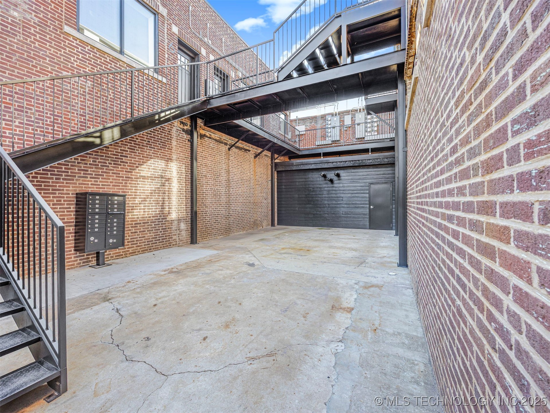 106 S A Street 3 Property Photo 5