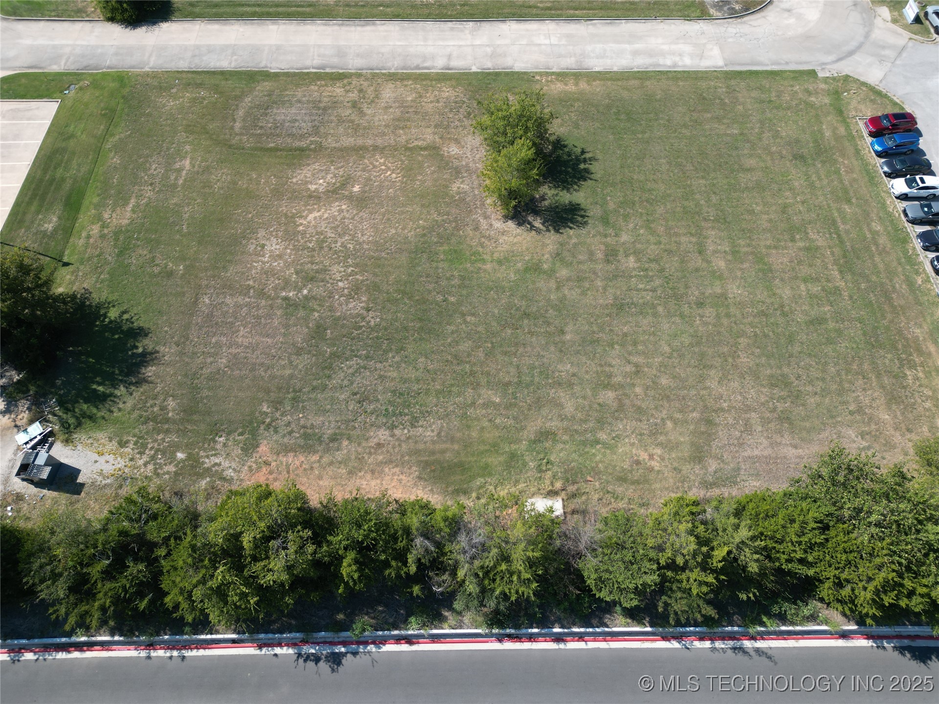 1302 Brookview Drive Property Photo 4