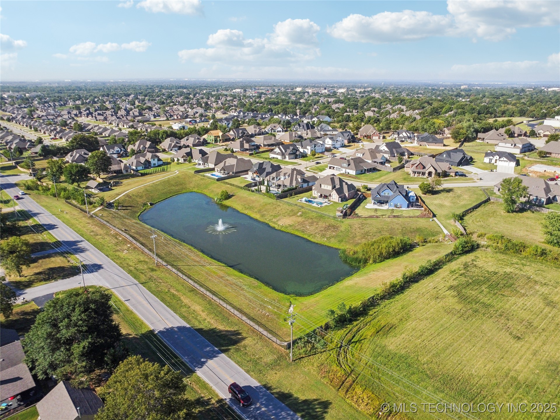 9513 N 144th East Avenue Property Photo 4