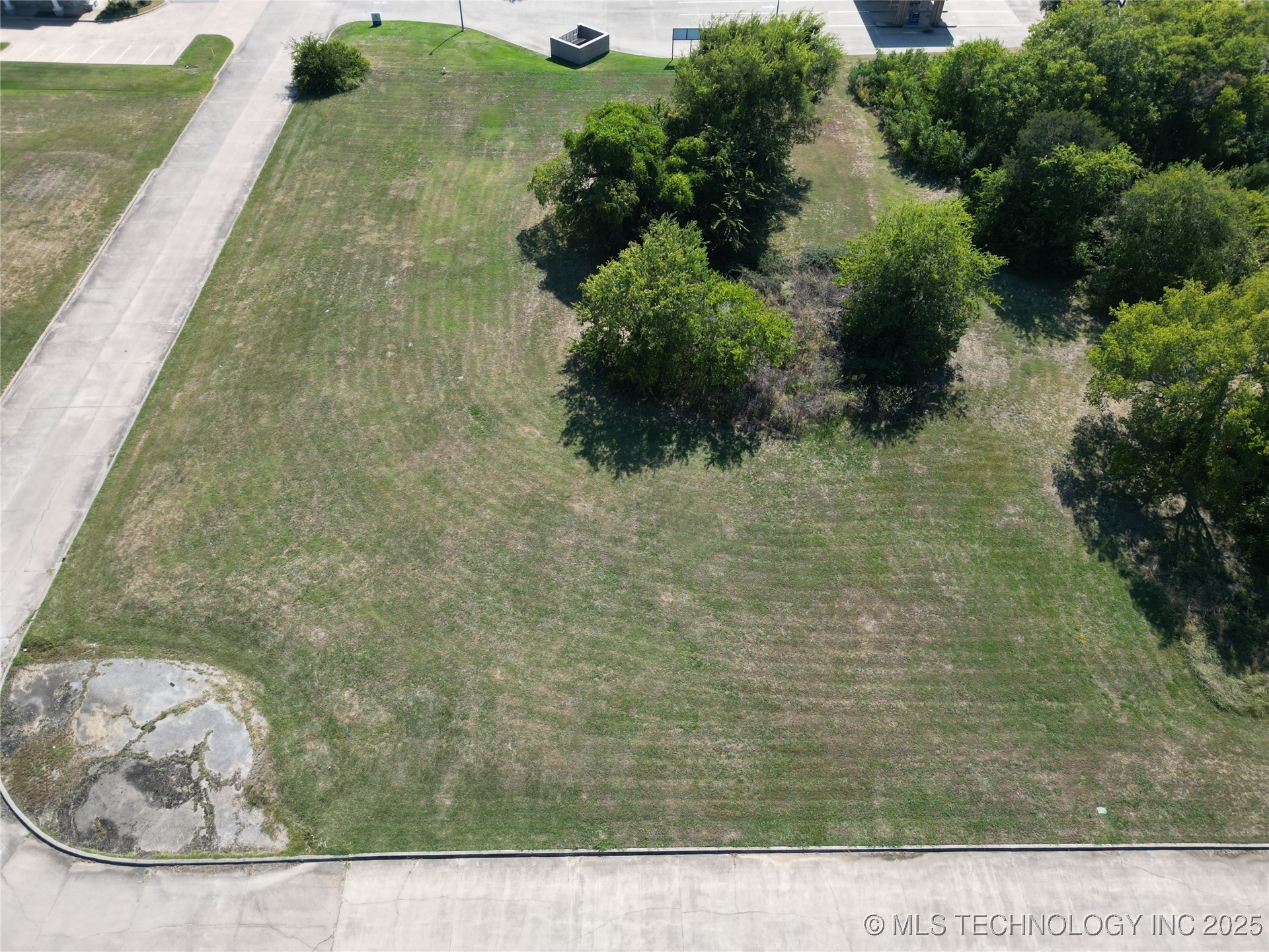 1405 Brookview Drive Property Photo 1