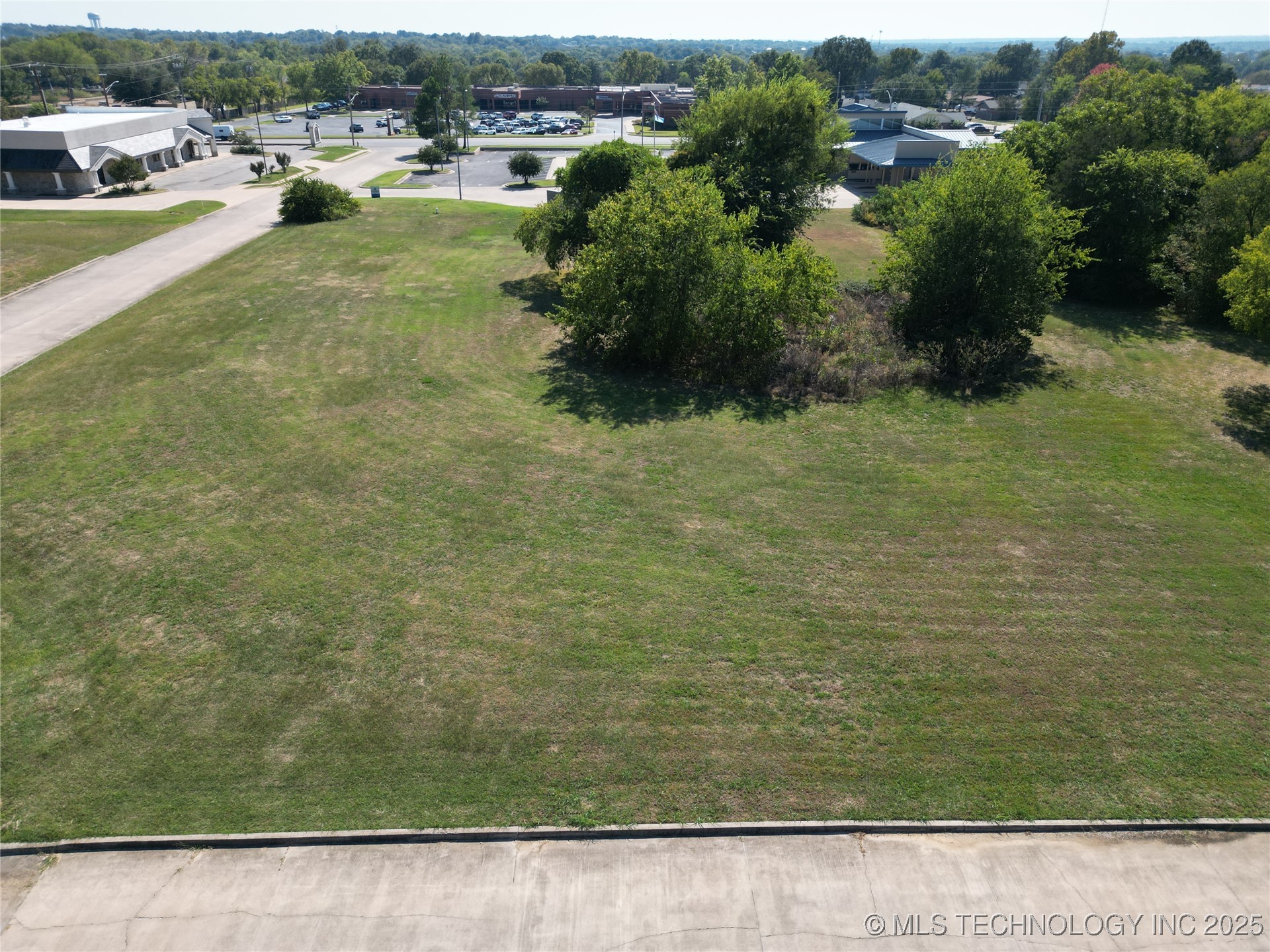 1405 Brookview Drive Property Photo 2