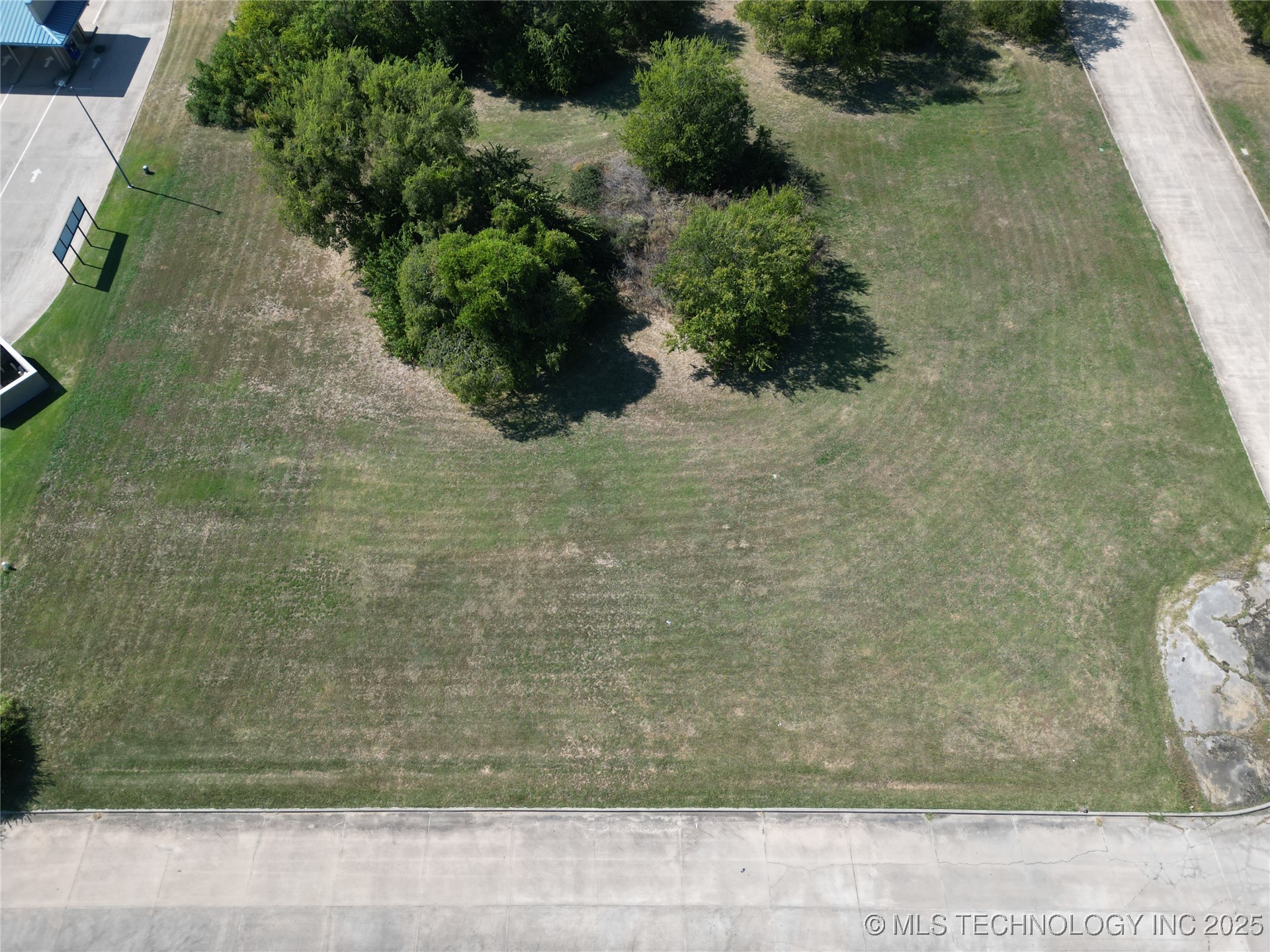 1405 Brookview Drive Property Photo 3