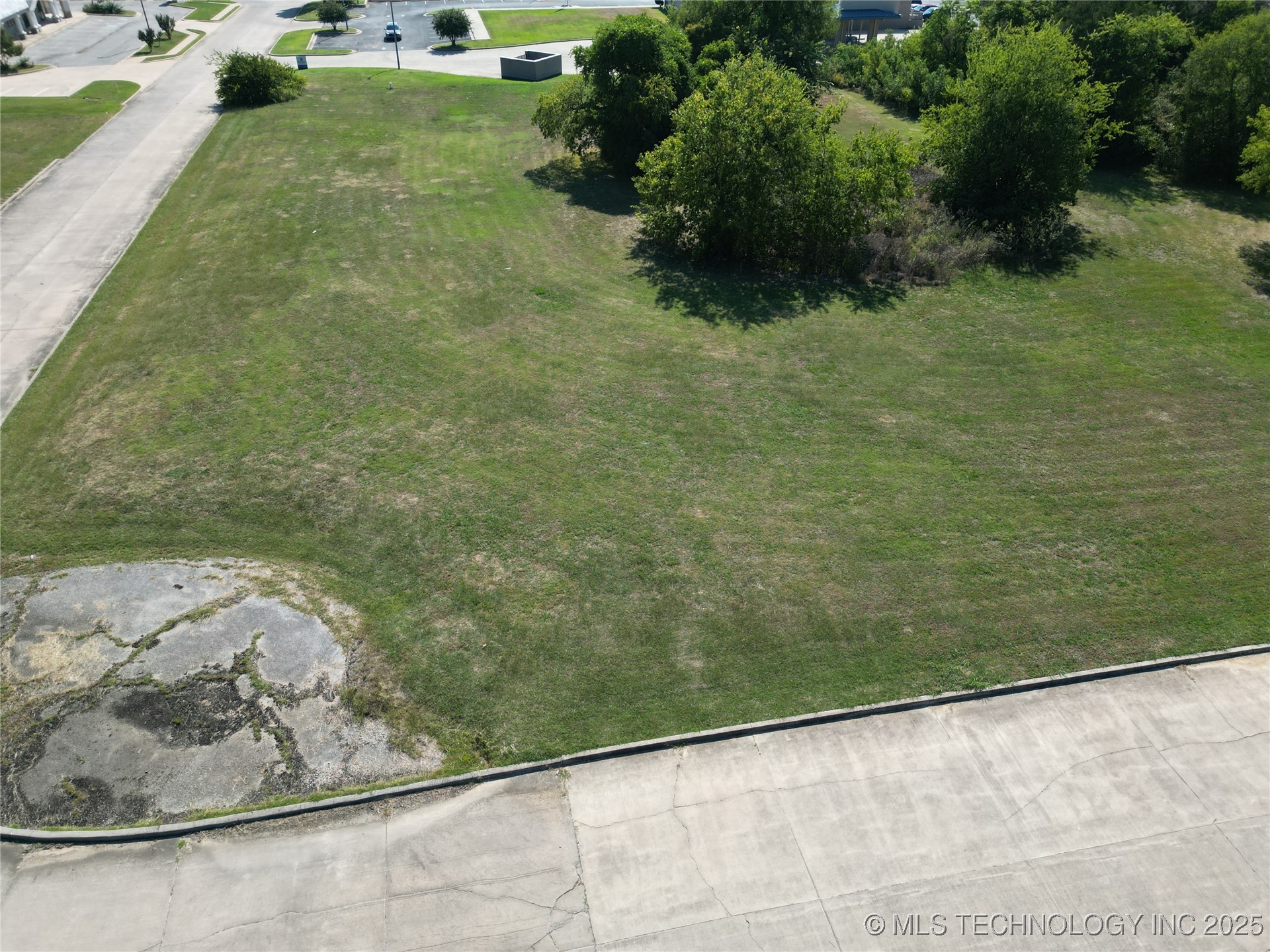 1405 Brookview Drive Property Photo 4