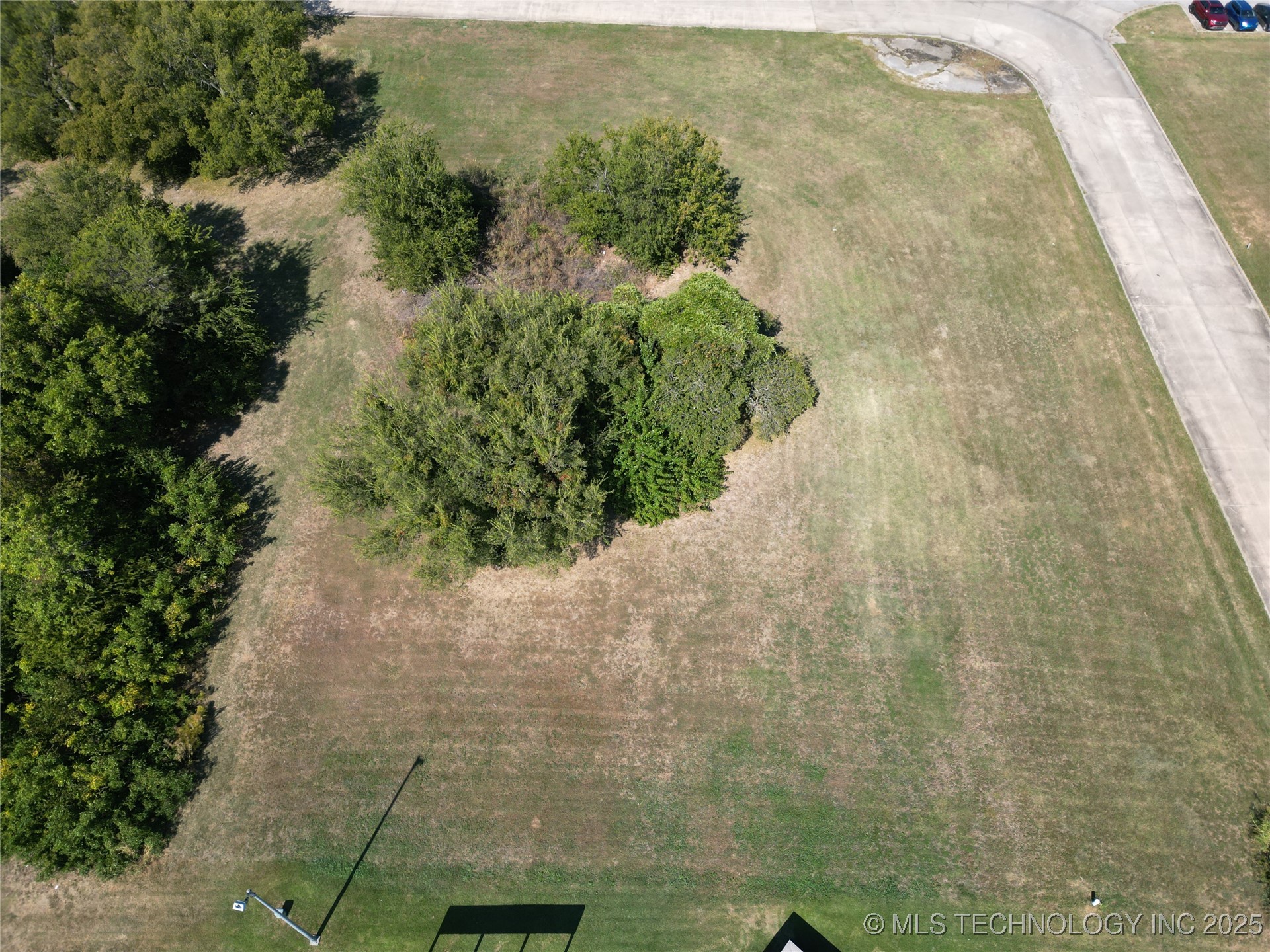 1405 Brookview Drive Property Photo 5