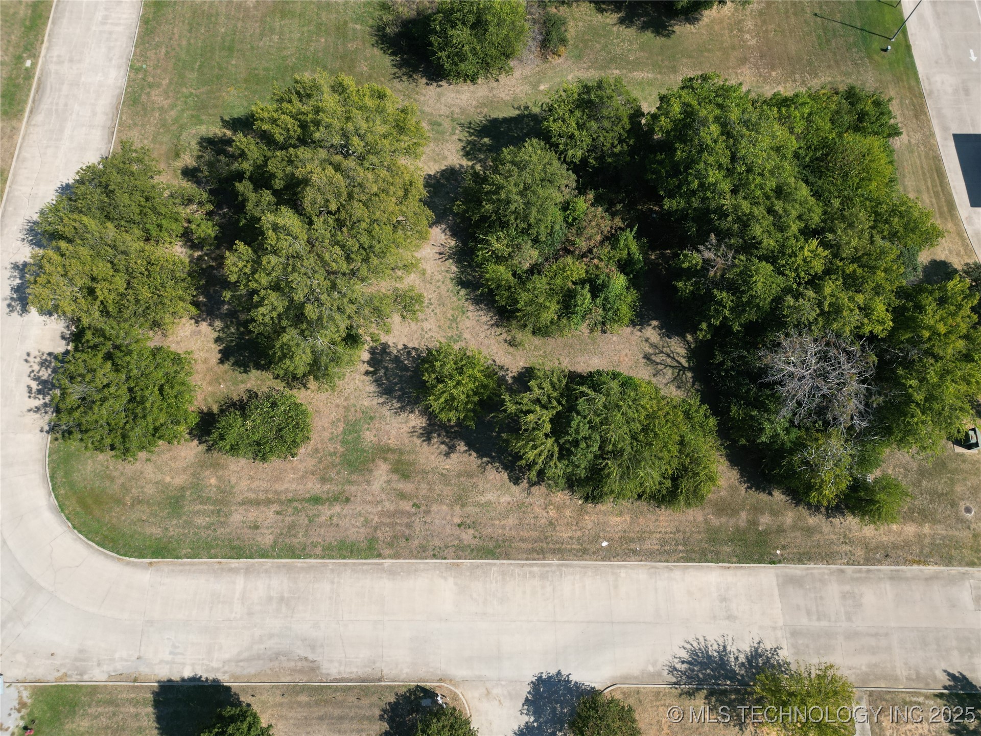 1409 Brookview Drive Property Photo 2