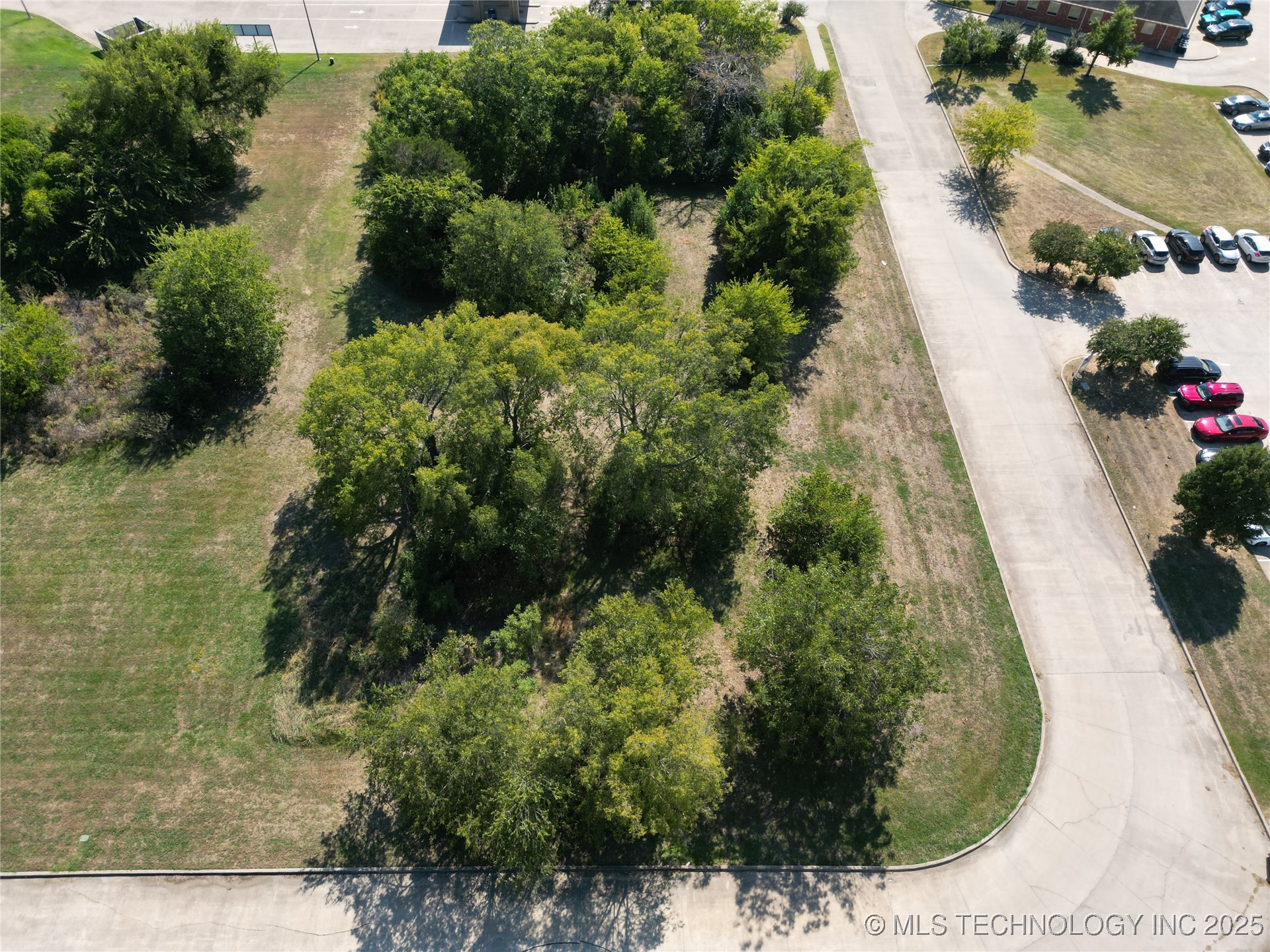 1409 Brookview Drive Property Photo 3