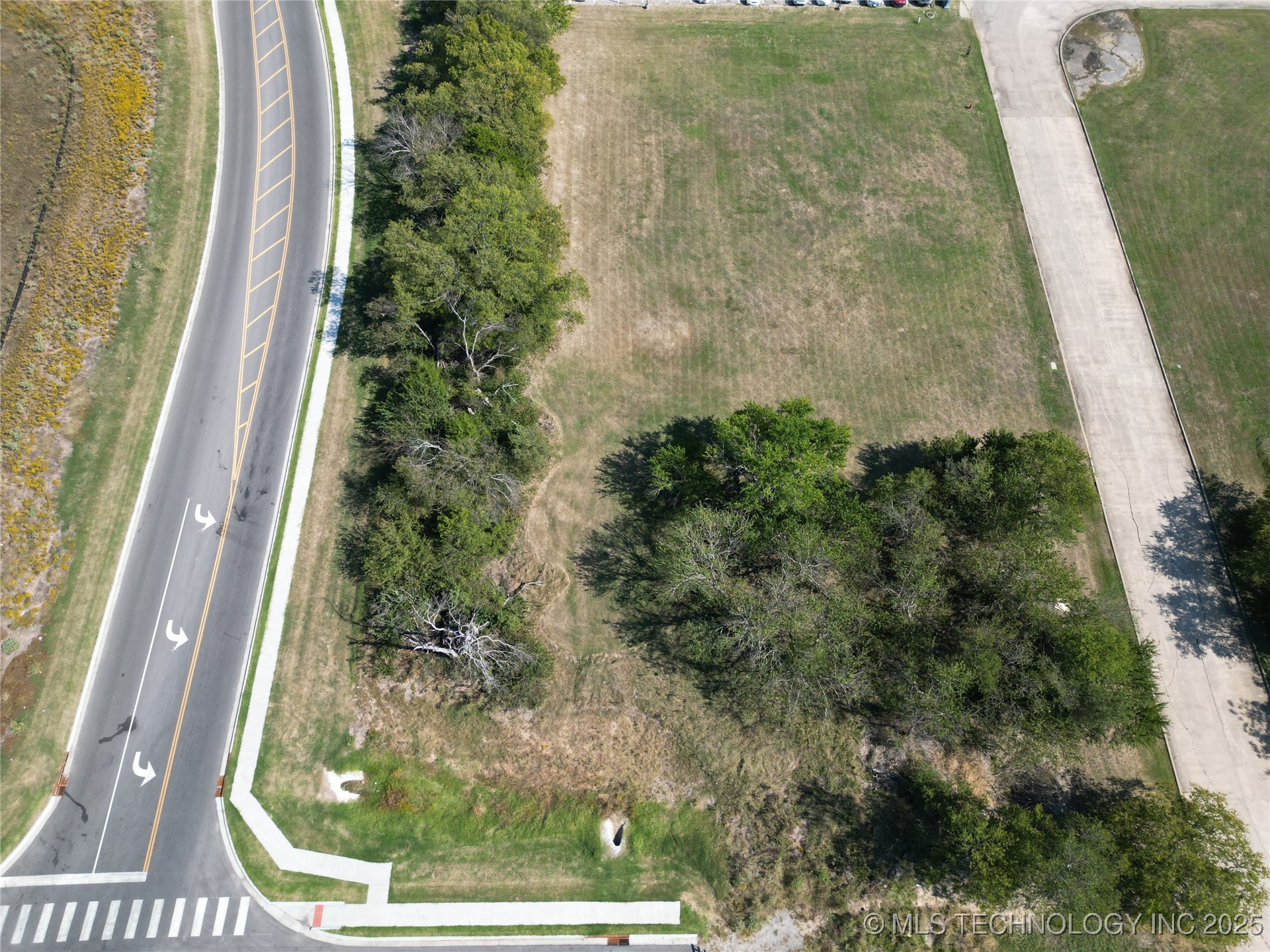 1410 Brookview Drive Property Photo 4