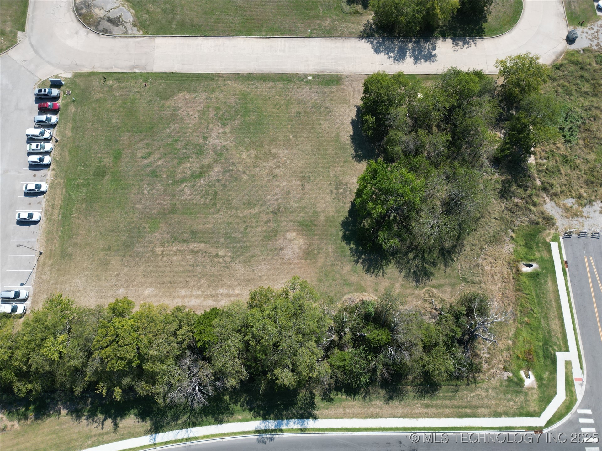 1410 Brookview Drive Property Photo 5