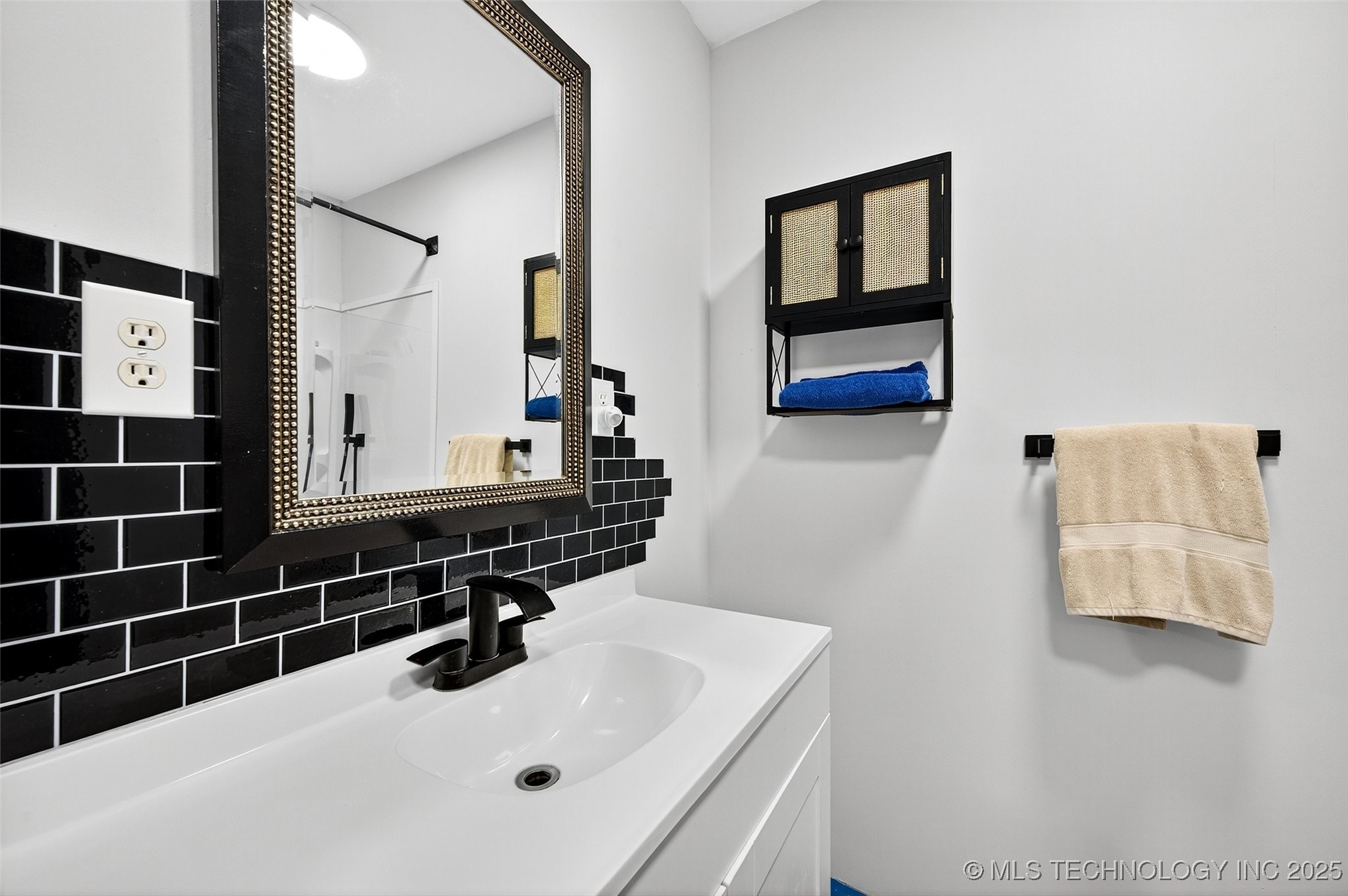 45 W Sophia Property Photo 9