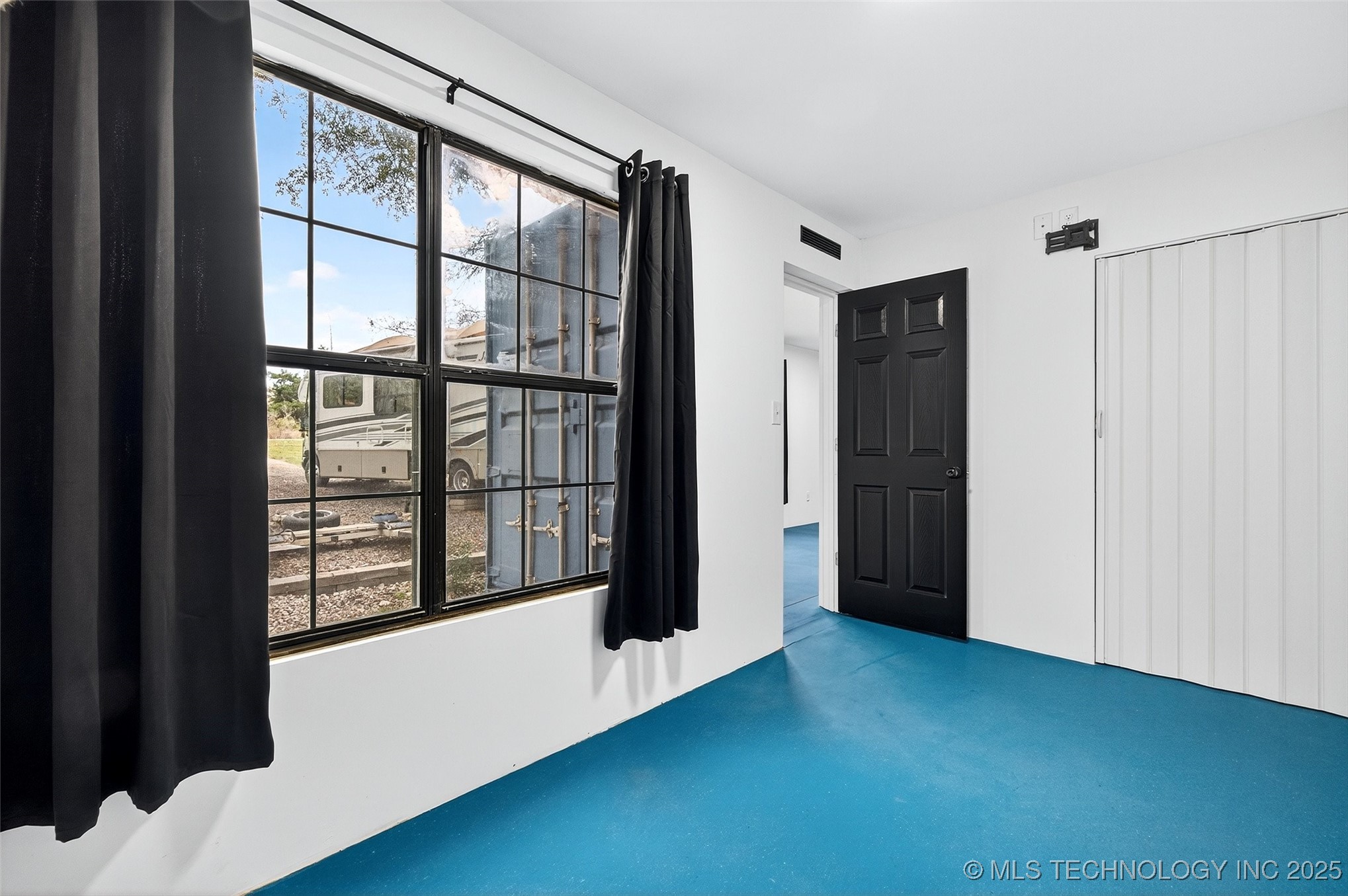 45 W Sophia Property Photo 10