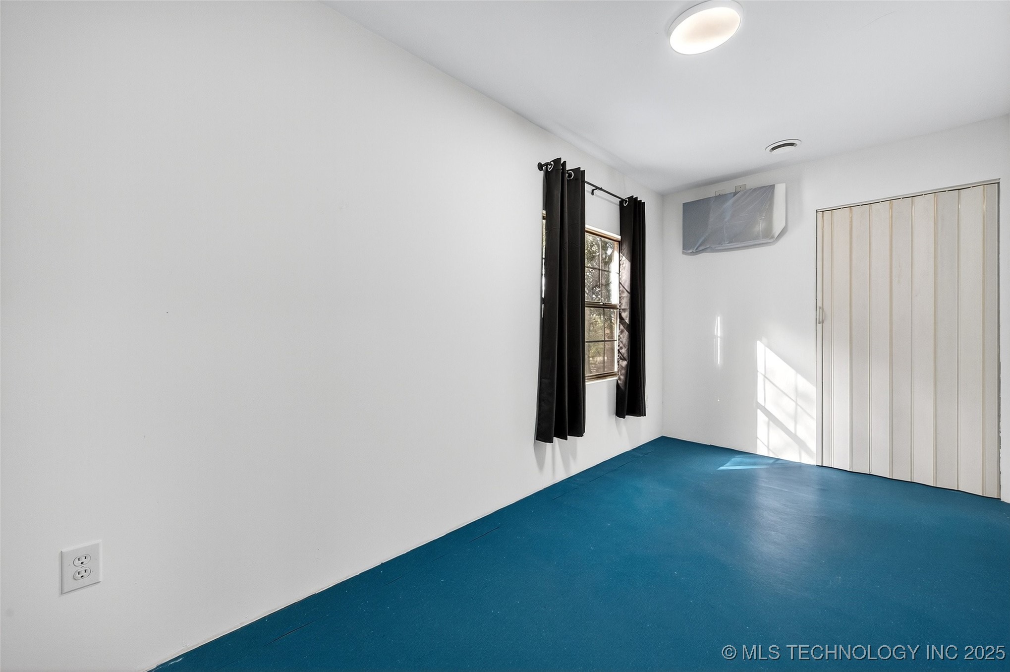 45 W Sophia Property Photo 11