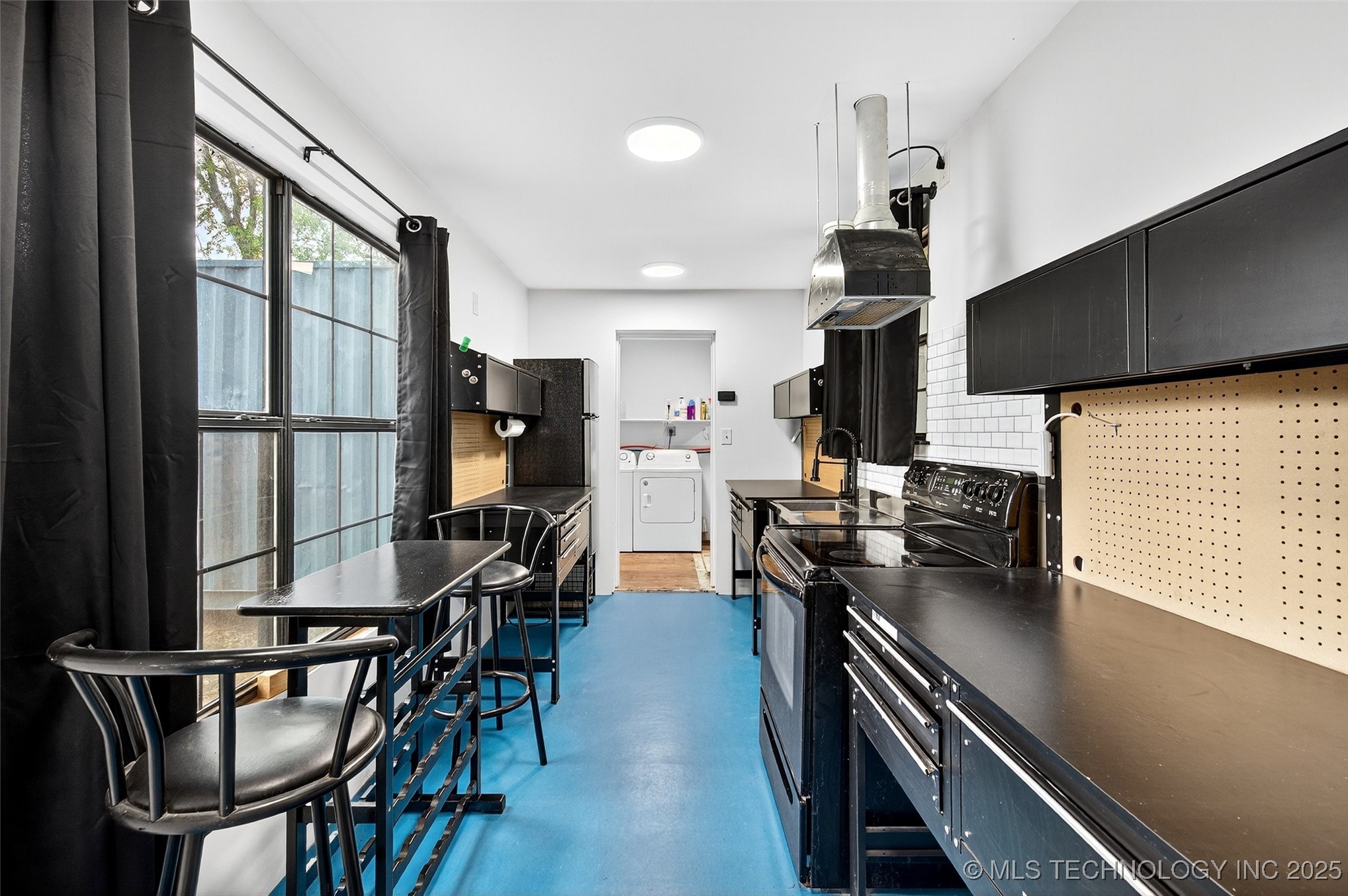 45 W Sophia Property Photo 16