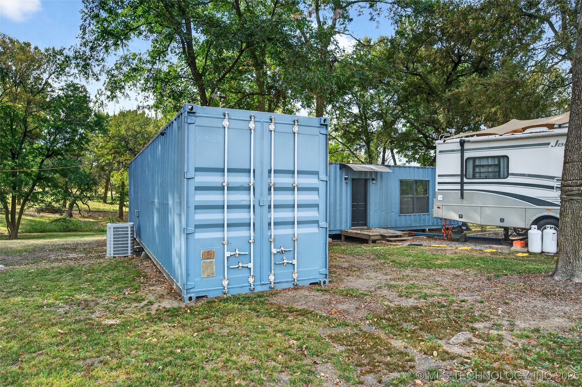 45 W Sophia Property Photo 31