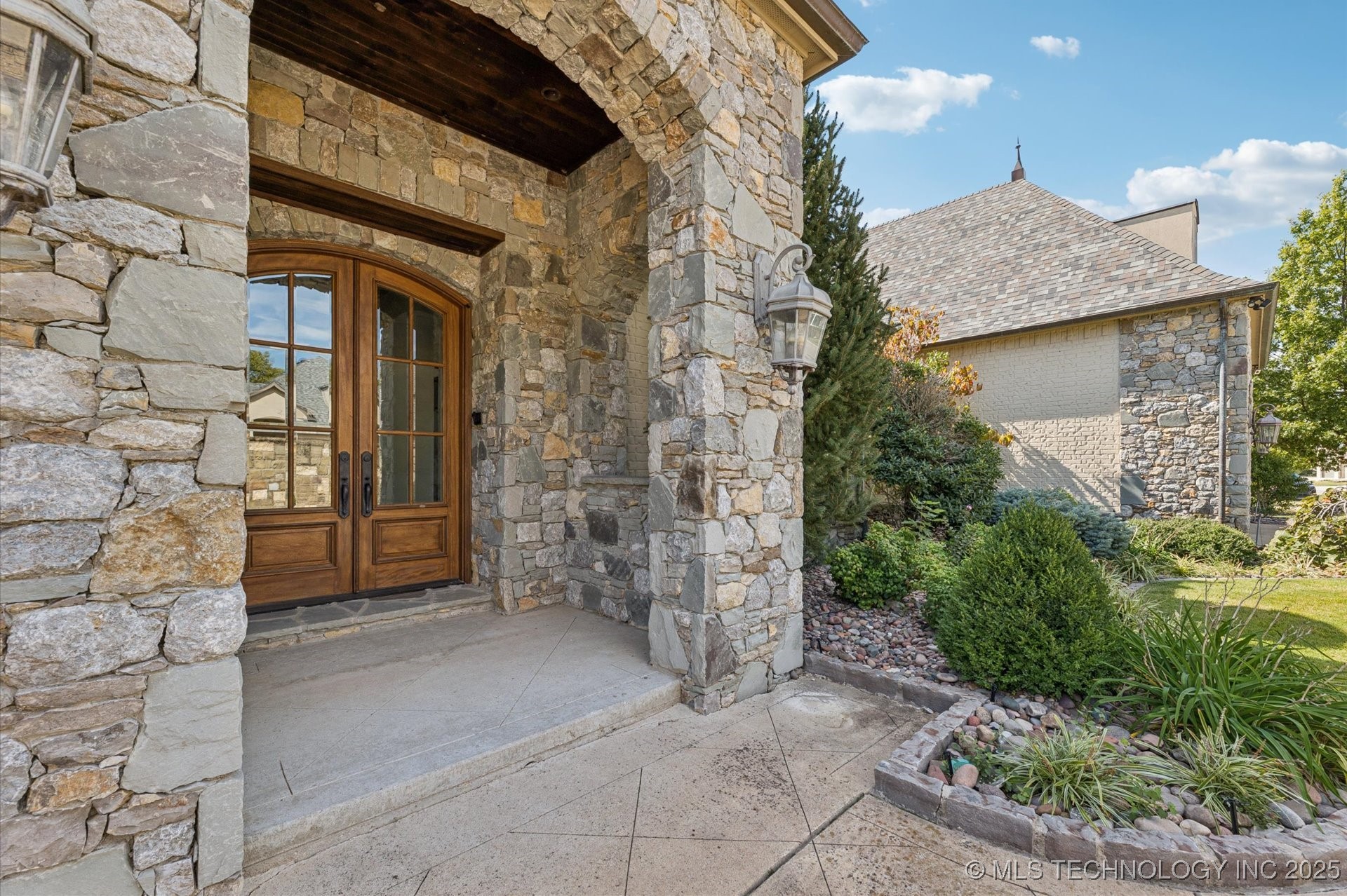 603 Fairway Drive Property Photo 2