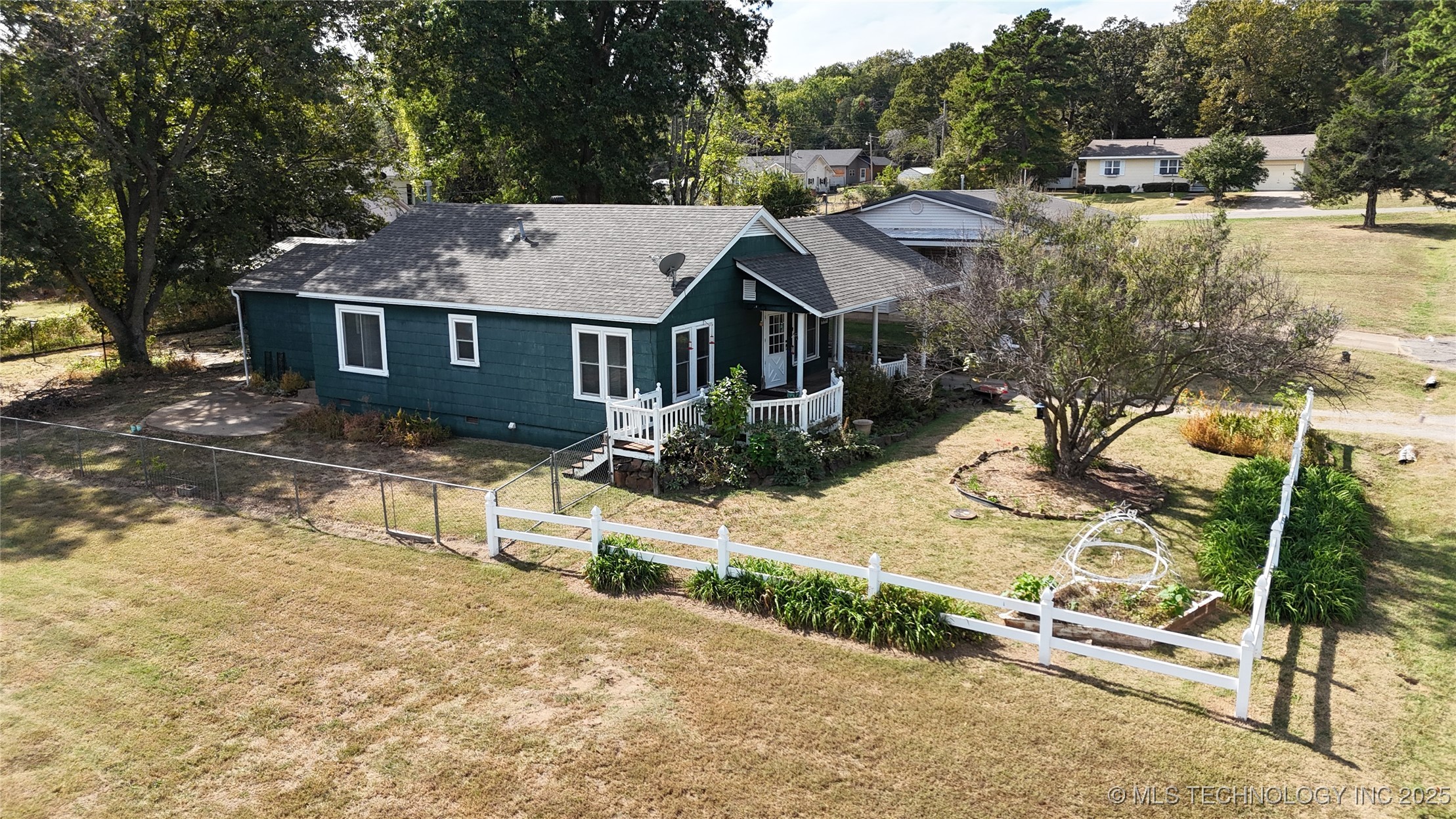 607 Sunset Strip Property Photo 4