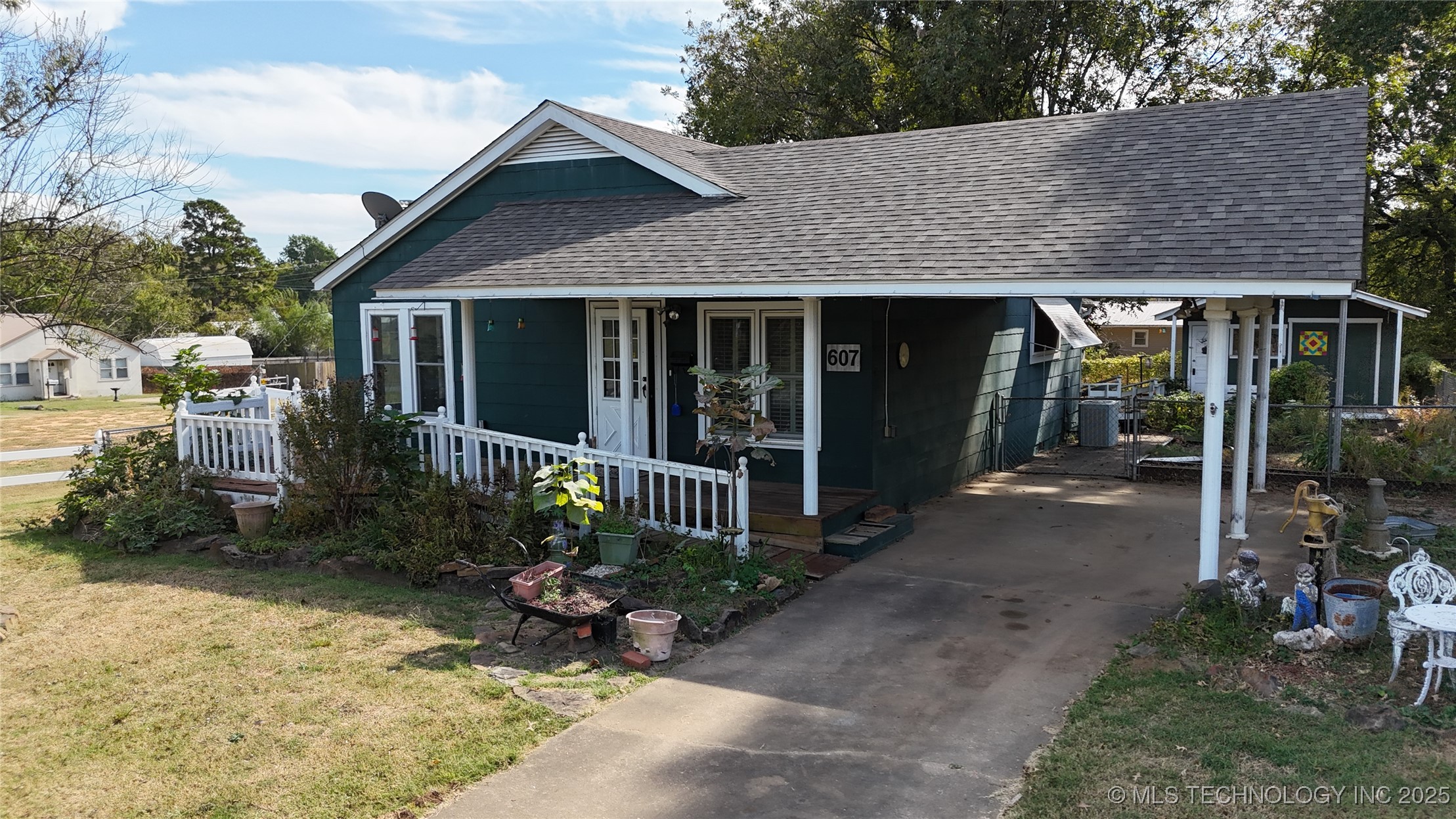 607 Sunset Strip Property Photo 8