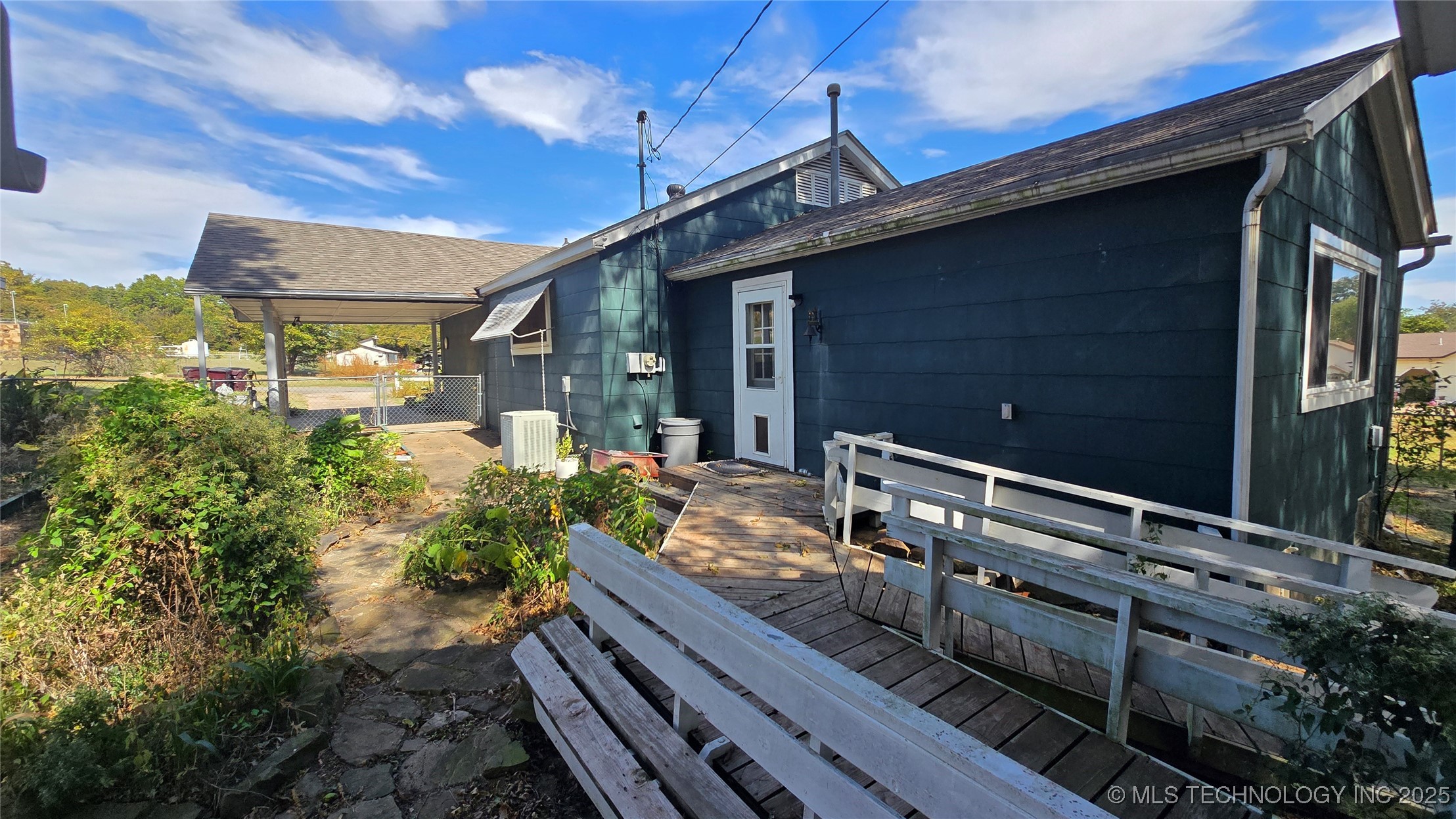 607 Sunset Strip Property Photo 14