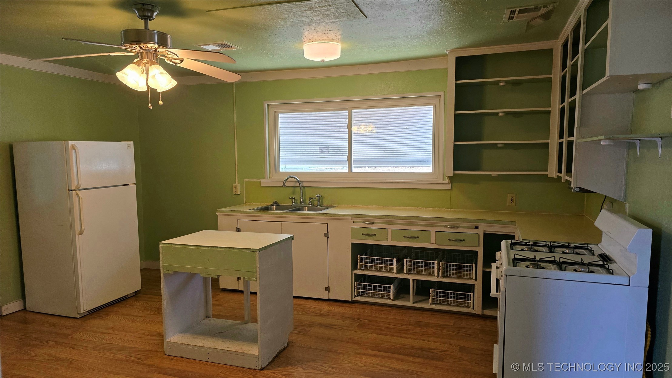 607 Sunset Strip Property Photo 23