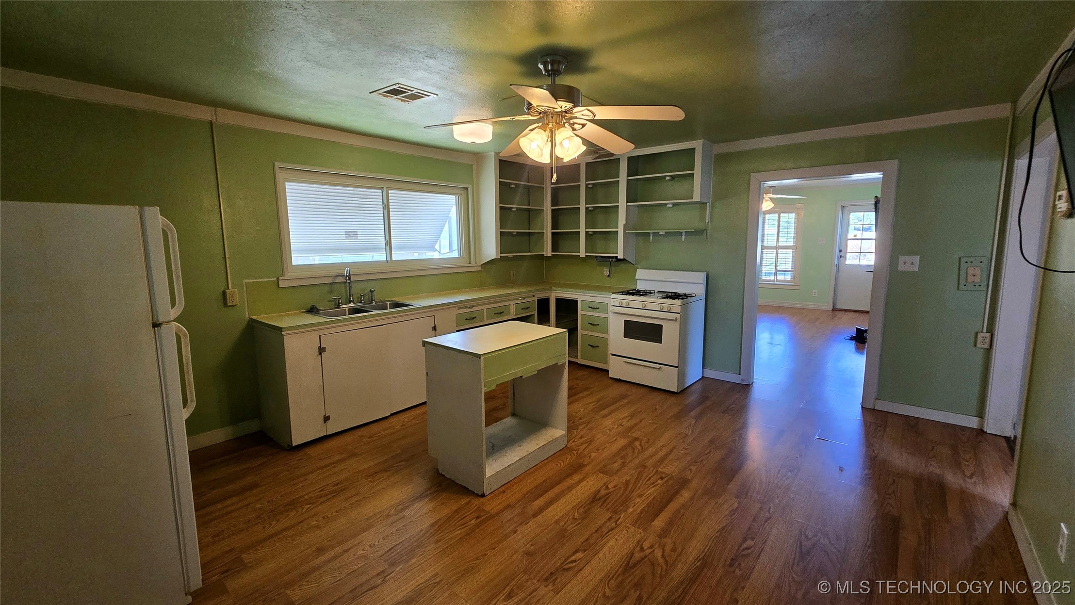 607 Sunset Strip Property Photo 24