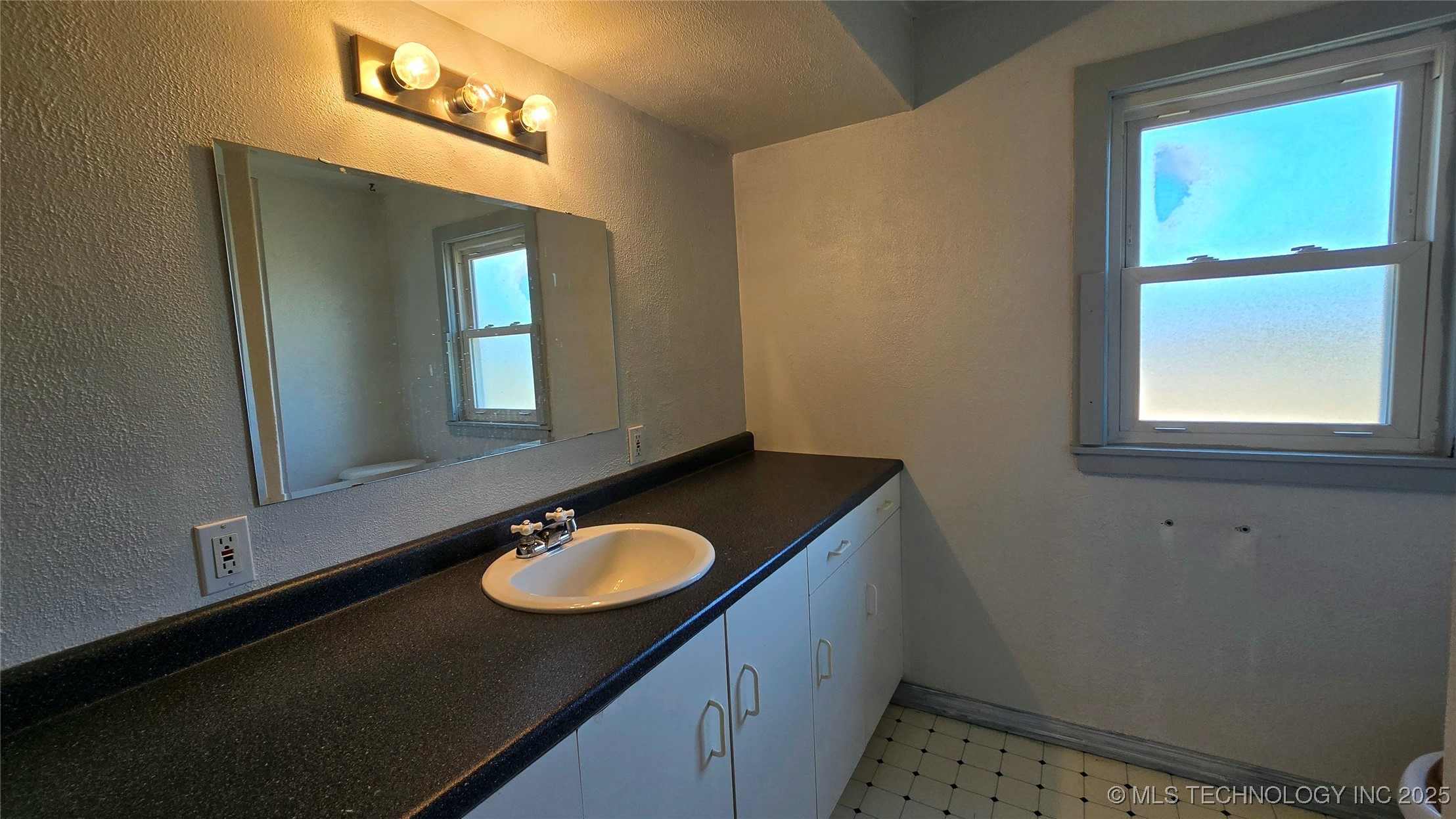 607 Sunset Strip Property Photo 28