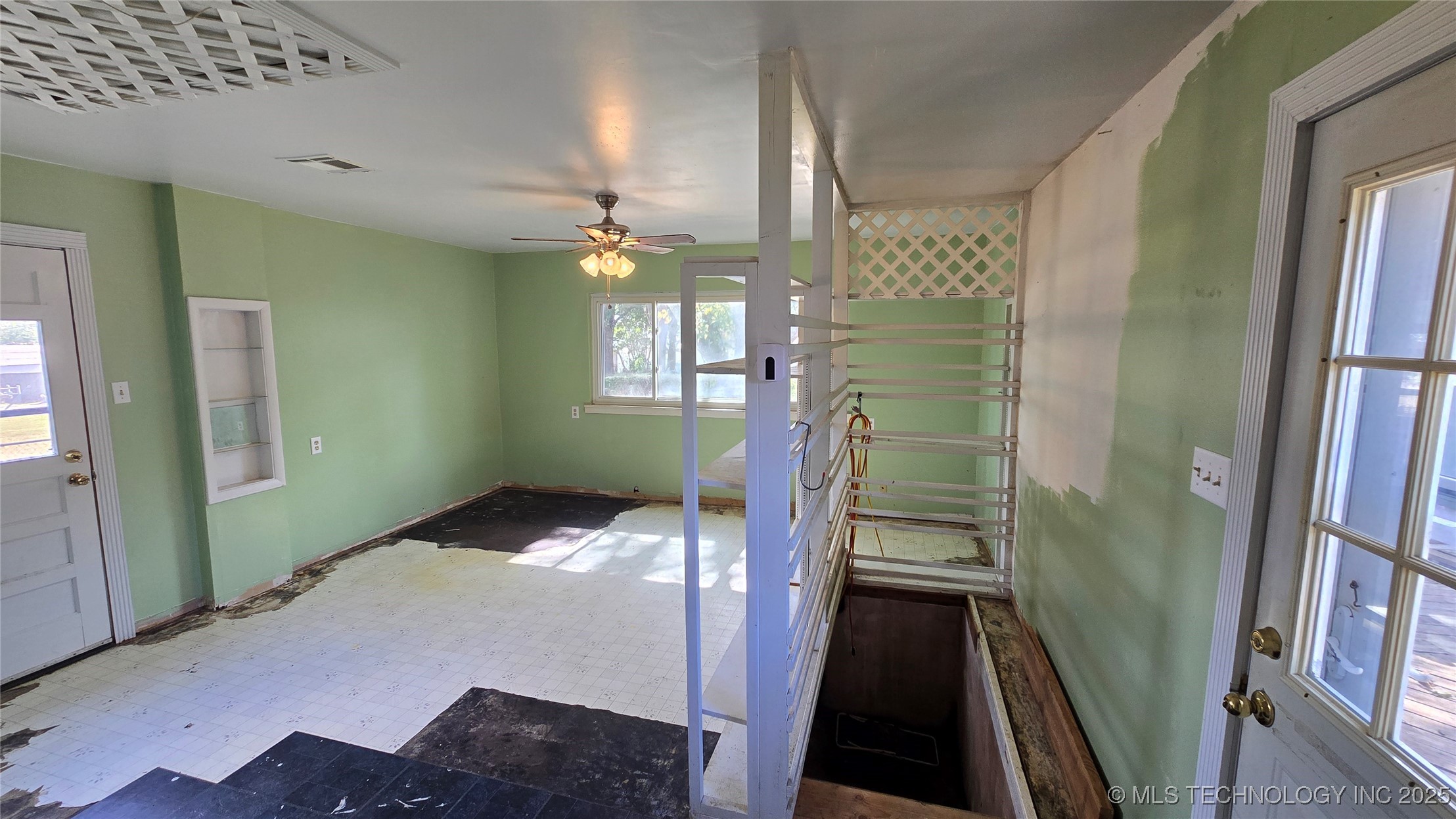 607 Sunset Strip Property Photo 33