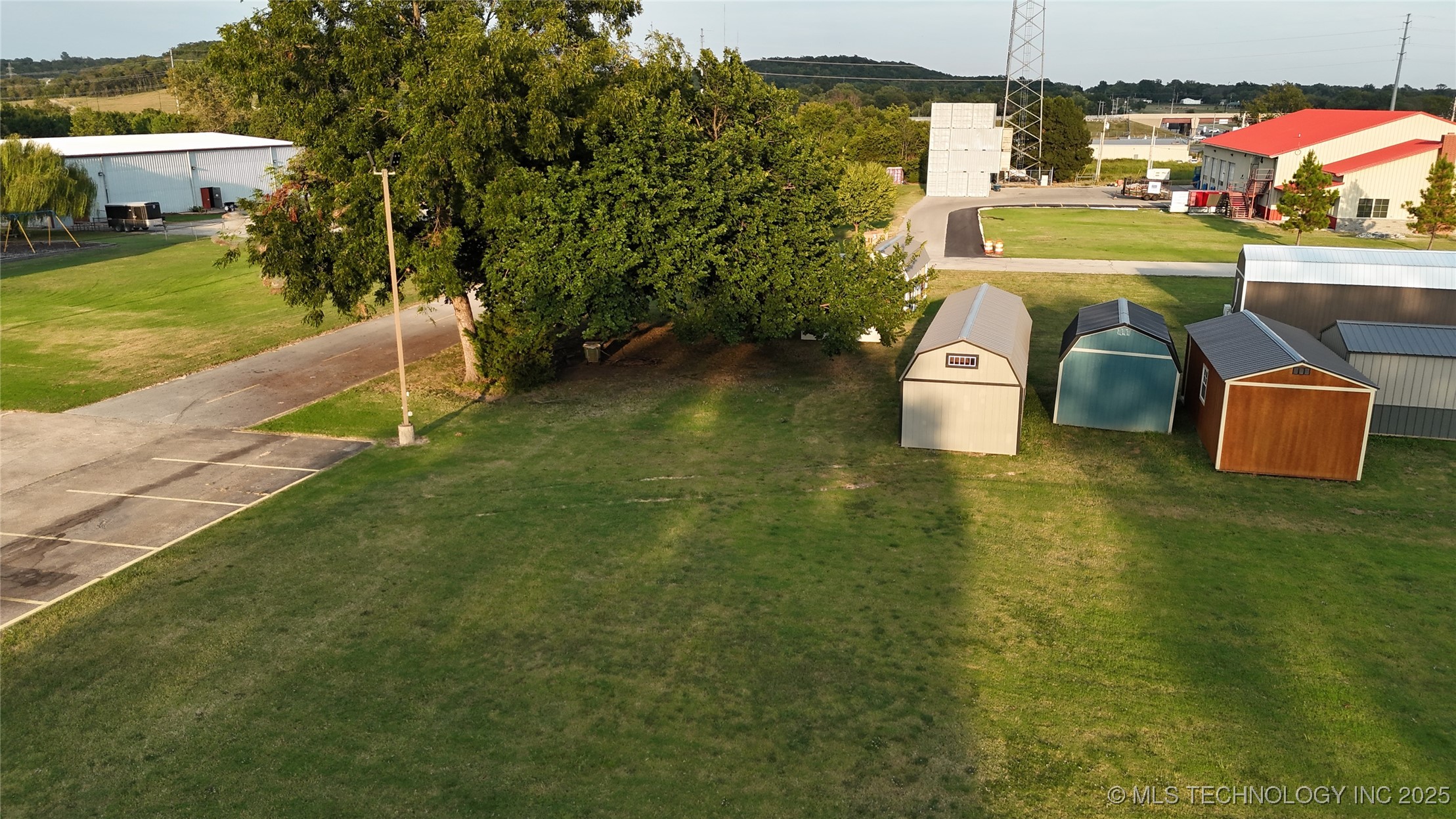 6001 W 41st Street S Property Photo 3