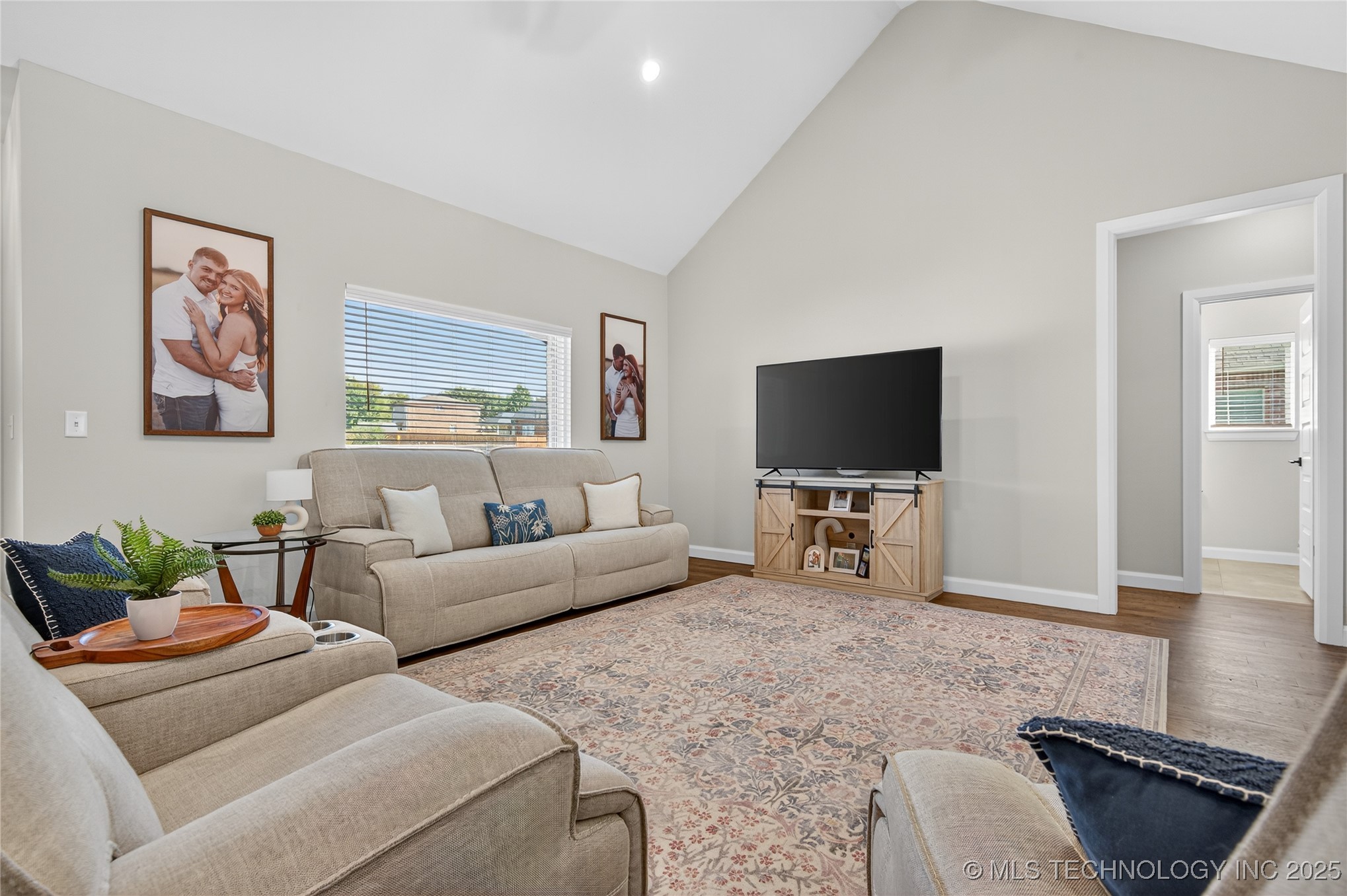 5301 Barnett Avenue Property Photo 4