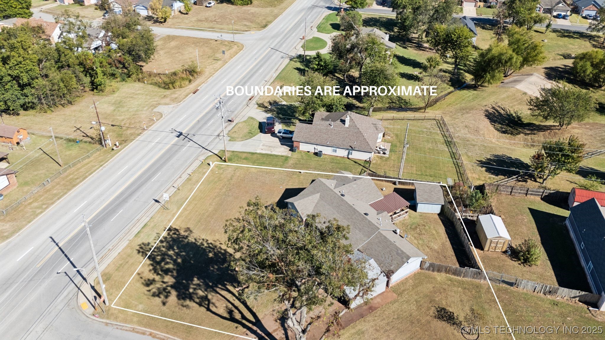 5101 S Spruce Avenue Property Photo 3